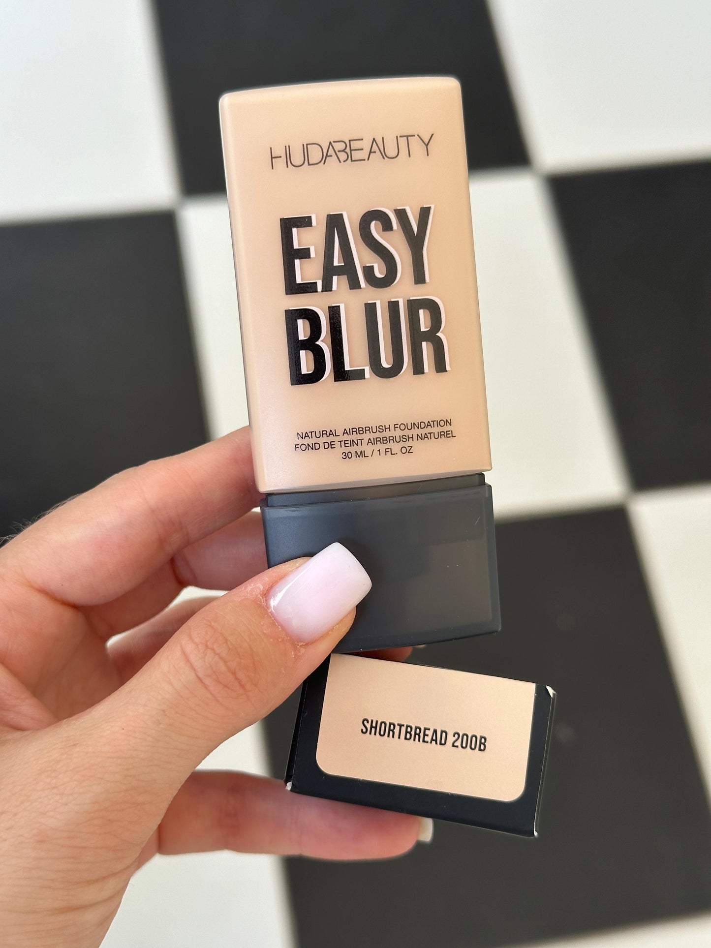 HUDA BEAUTY Easy Blur Natural Airbrush Foundation