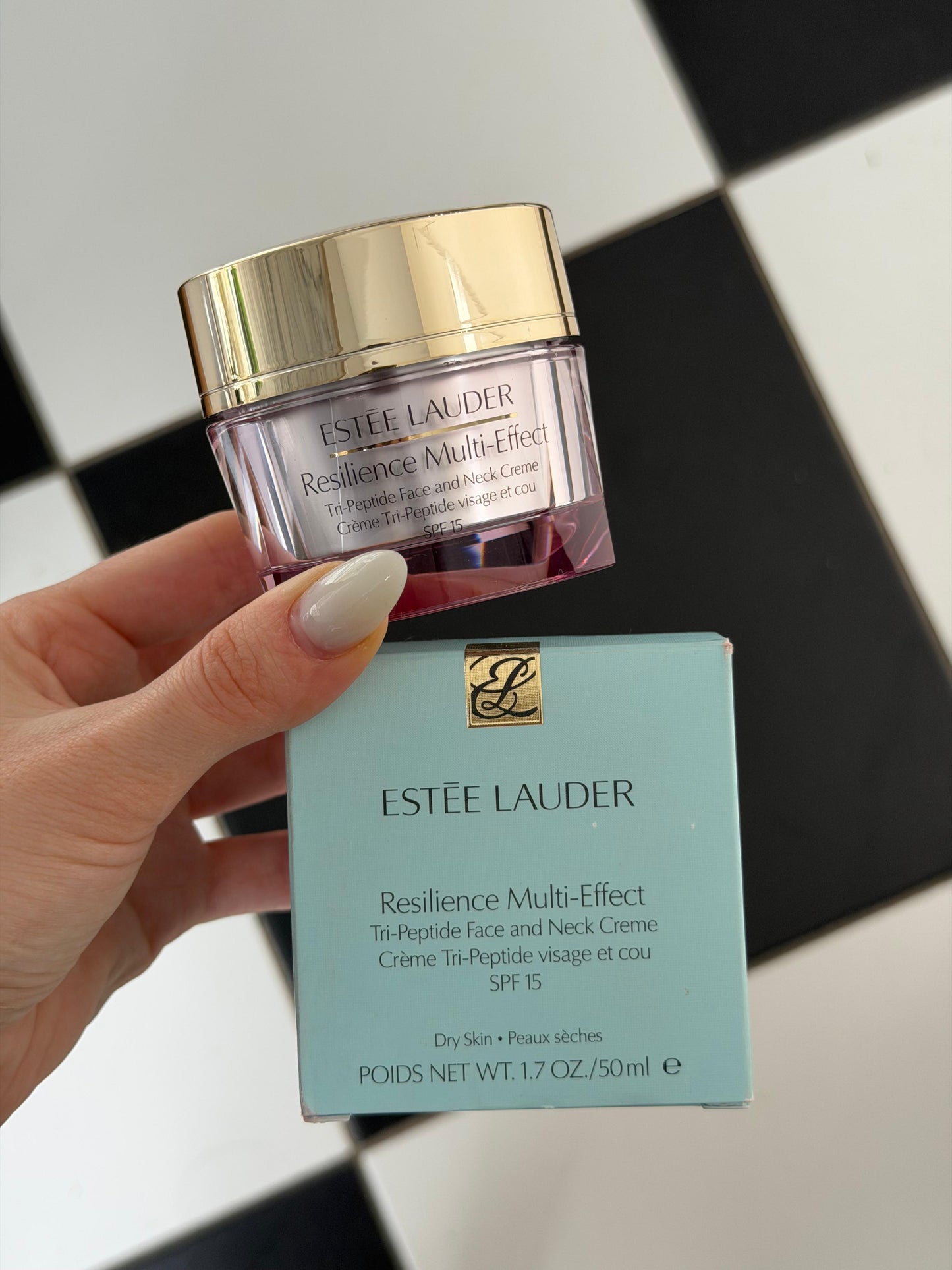 ESTEE LAUDER Resilience Multi-Effect Moisturizer
Tri-Peptide Face and Neck Creme SPF15