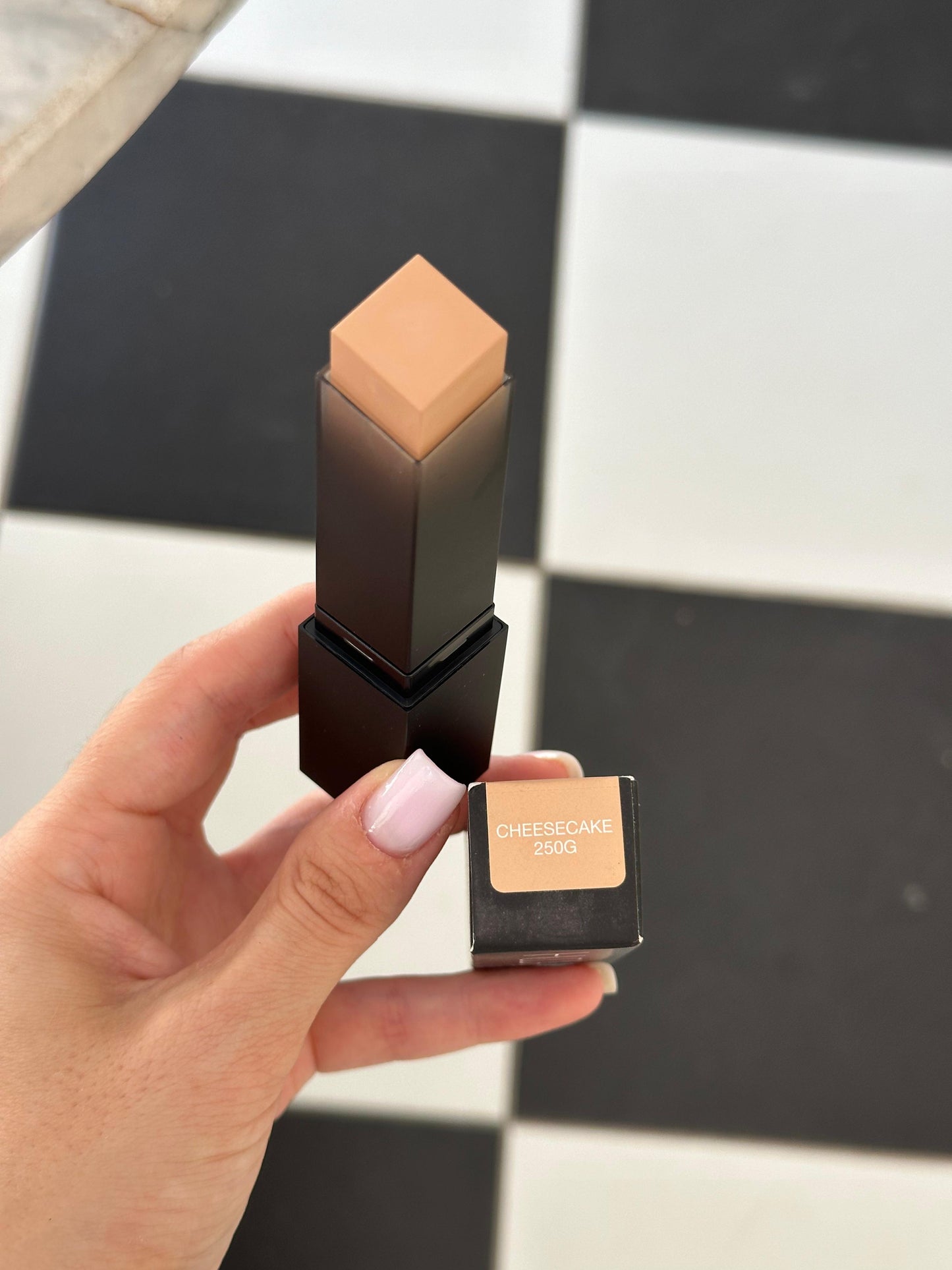 HUDA BEATY FauxFilter Skin Finish Buildable Coverage Foundation Stick