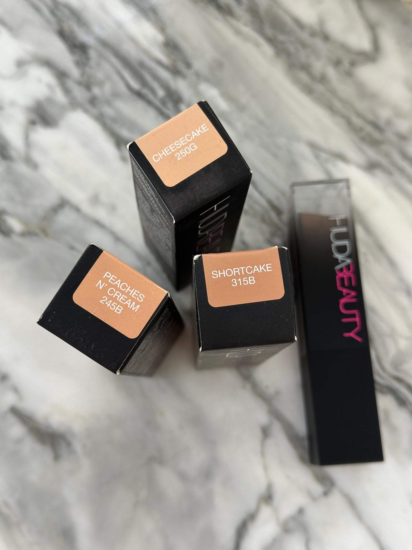 HUDA BEATY FauxFilter Skin Finish Buildable Coverage Foundation Stick
