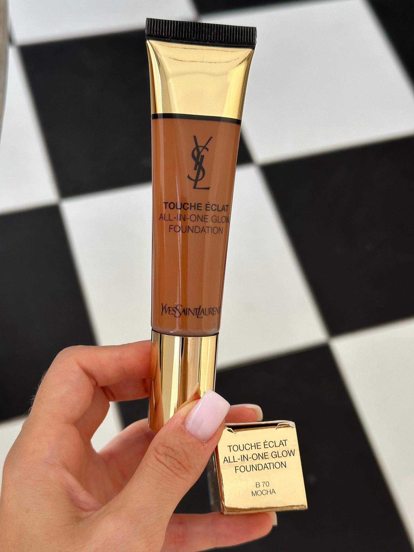 YSL
Touche Éclat All-In-One Glow Foundation - Long Lasting Hydration SPF23