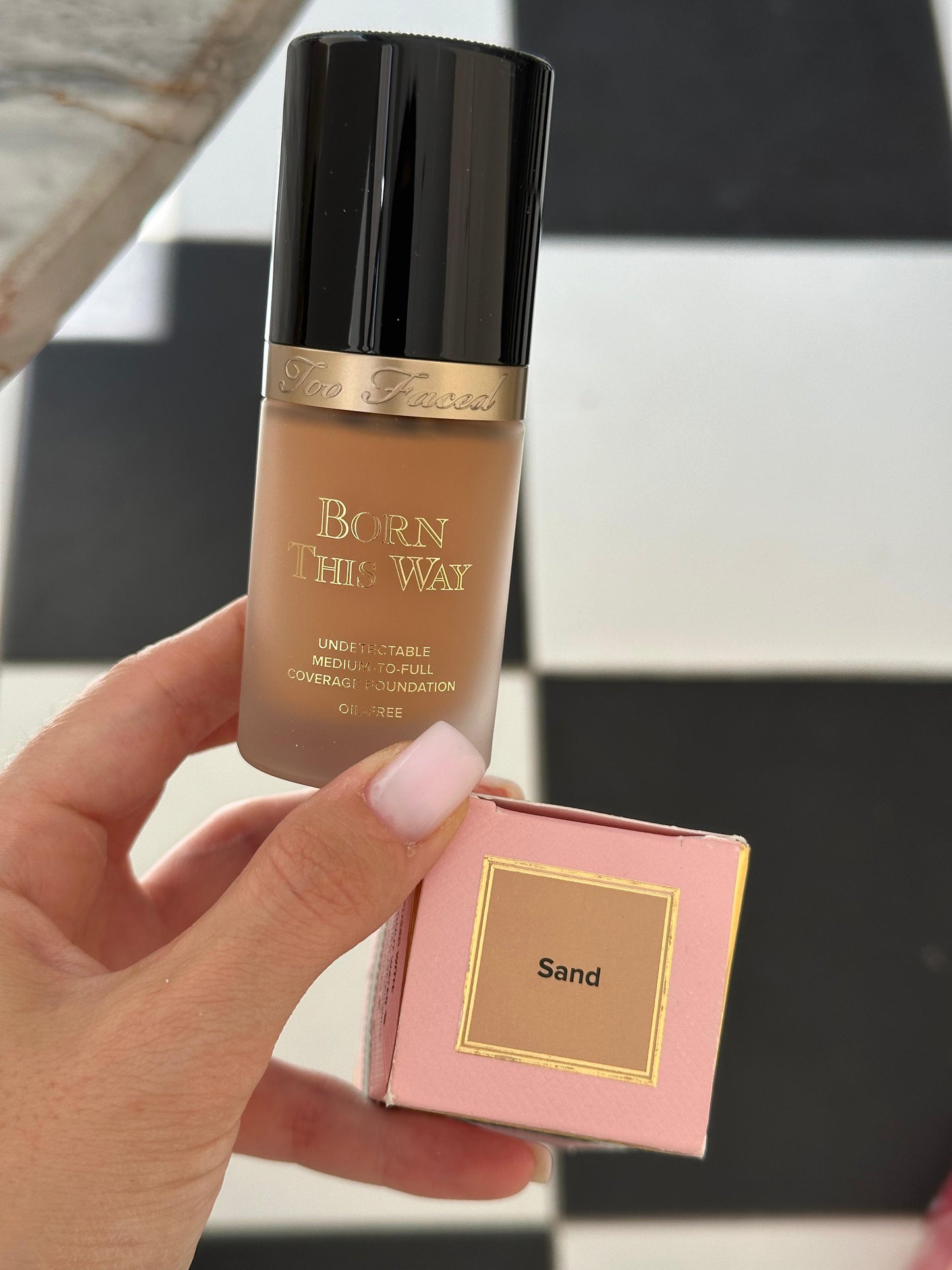 TOO FACED Born This Way - Sand
Undetectable Flawless Coverage - Natural Finish Foundation