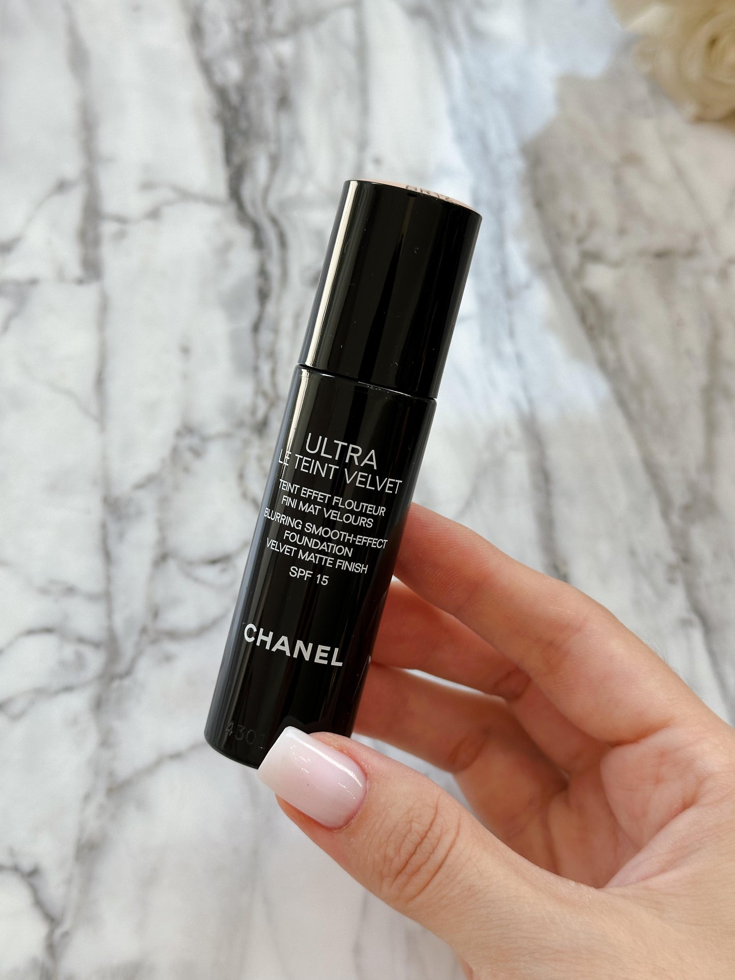 CHANEL Ultra Le Teint Velvet
Blurring Smooth-Effect Foundation Velvet Matte Finish SPF15