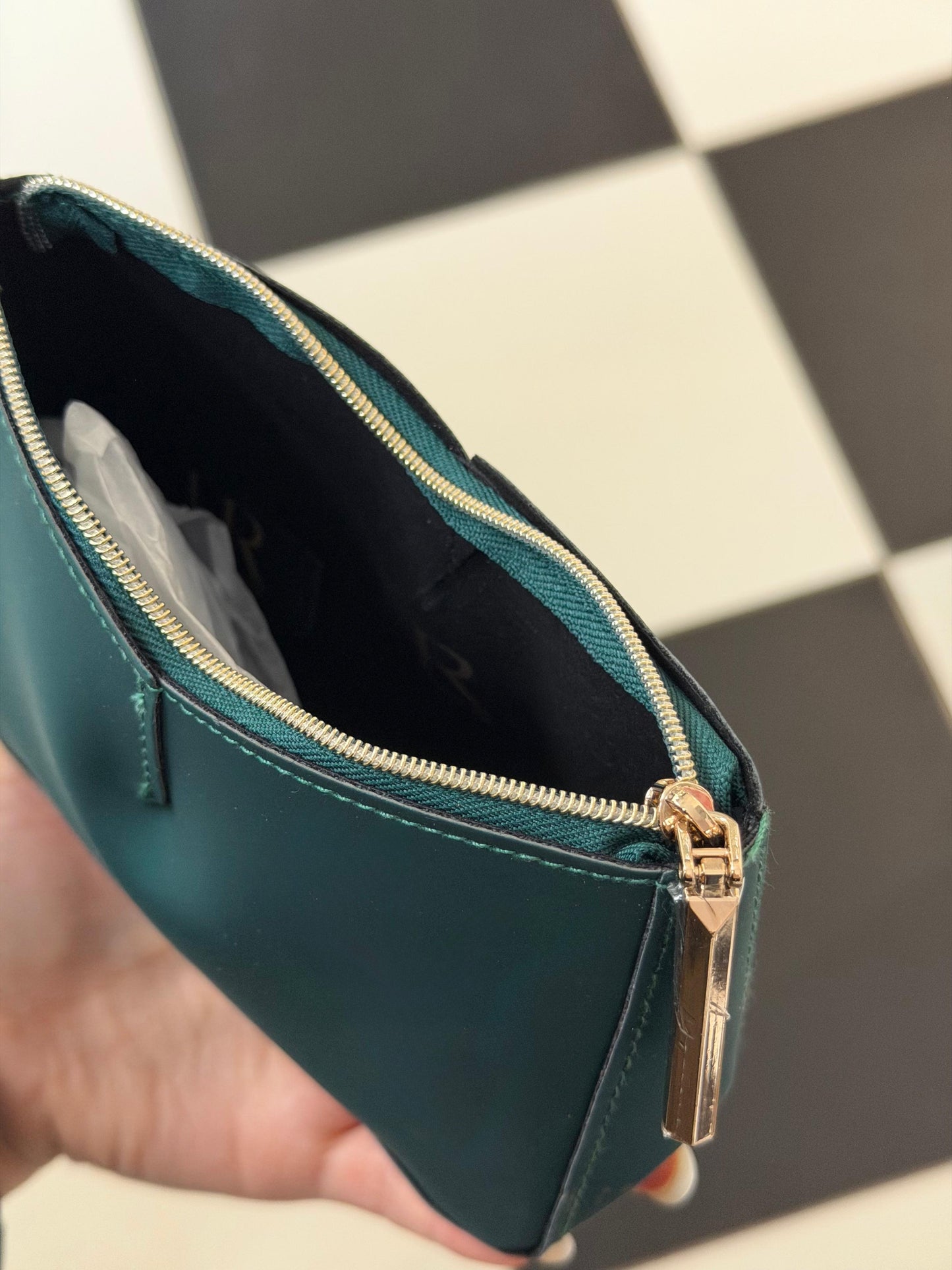 HELENA RUBINSTEIN
Beauty Pouch Gift