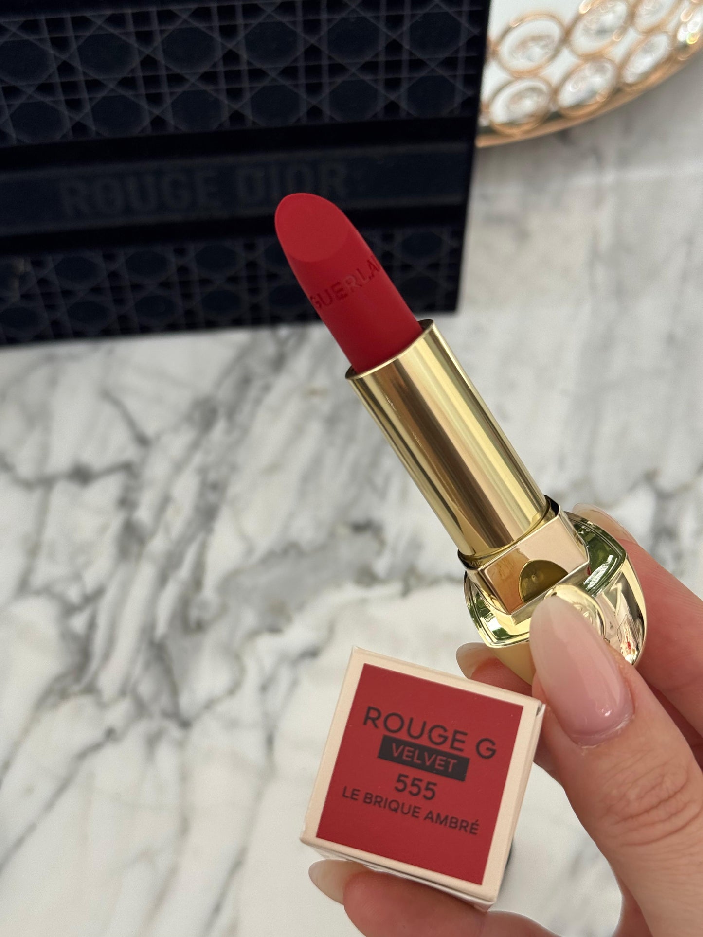 GUERLAIN Rouge G Velvet
Lipstick (555)