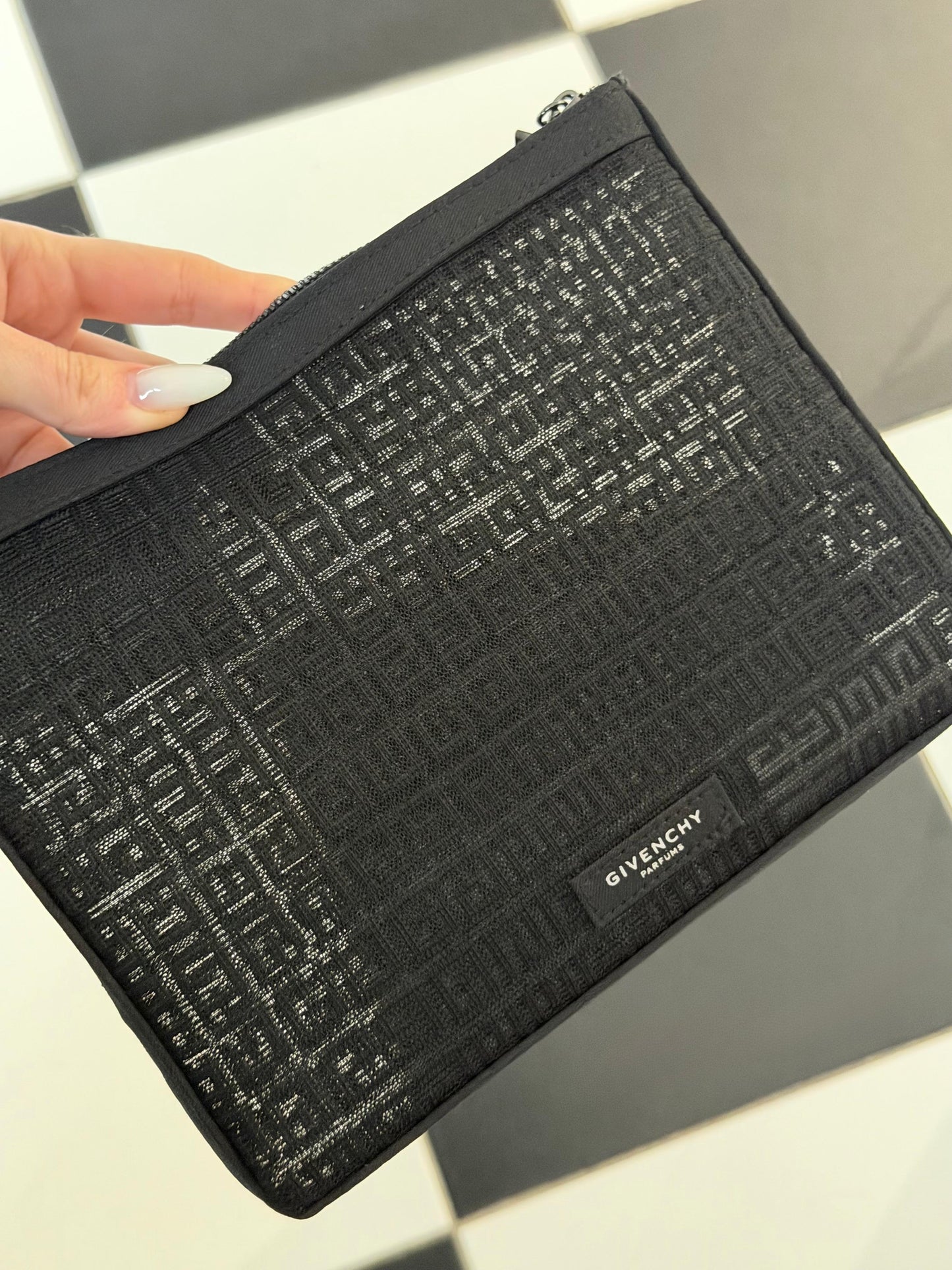GIVENCHY
Beauty Pouch Gift