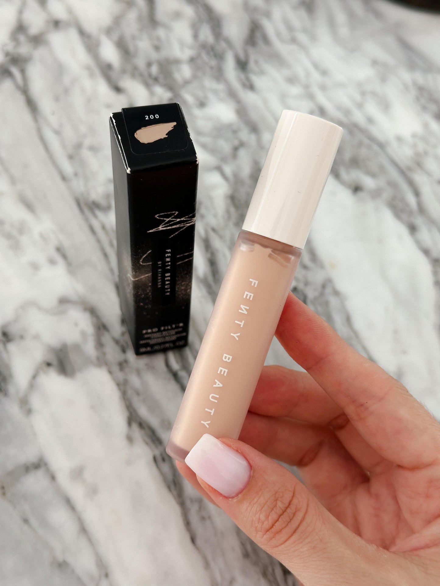 FENTY BEAUTY Pro Filt'r Instant Retouch Concealer (200)