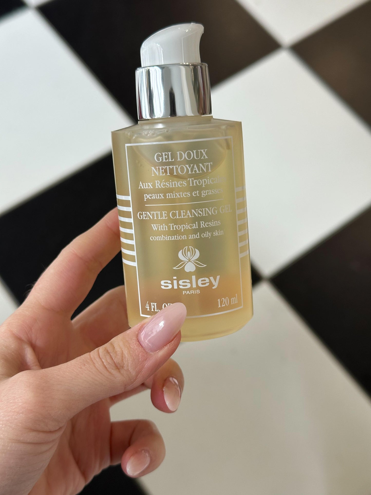 SISLEY Gentle Cleansing Gel
With Tropical Resins
Combination And Oily Skin