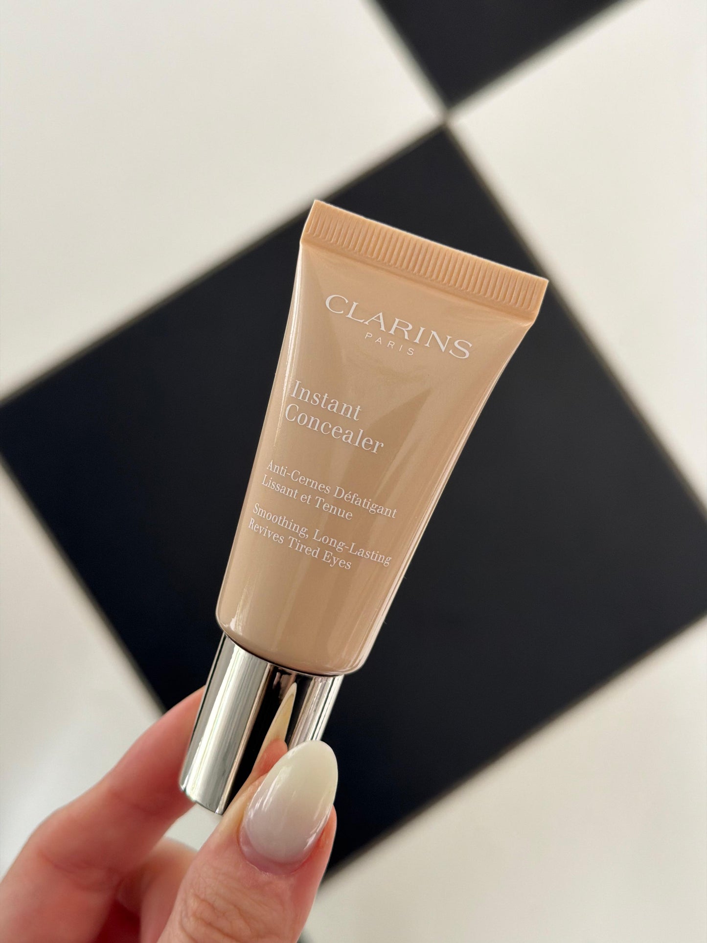 CLARINS Instant Concealer (01) Smoothing, Long-Lasting Revives Tired Eyes