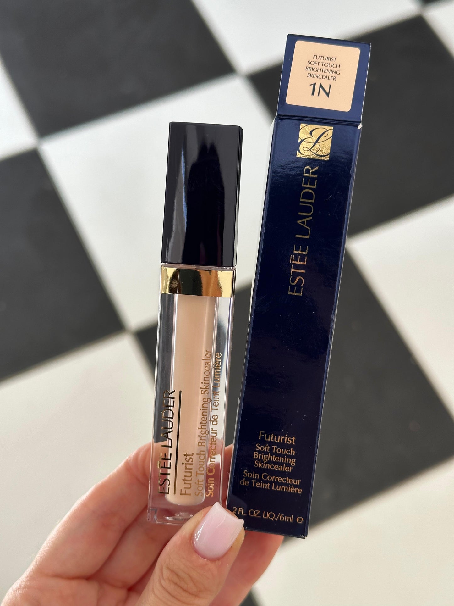 ESTÉE LAUDER Futurist
Soft Touch Brightening Skincealer Concealer