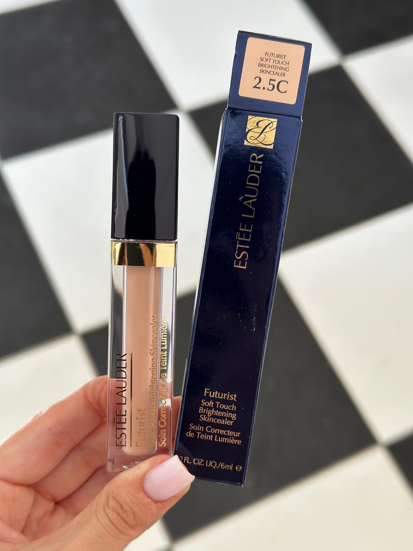 ESTÉE LAUDER Futurist
Soft Touch Brightening Skincealer Concealer