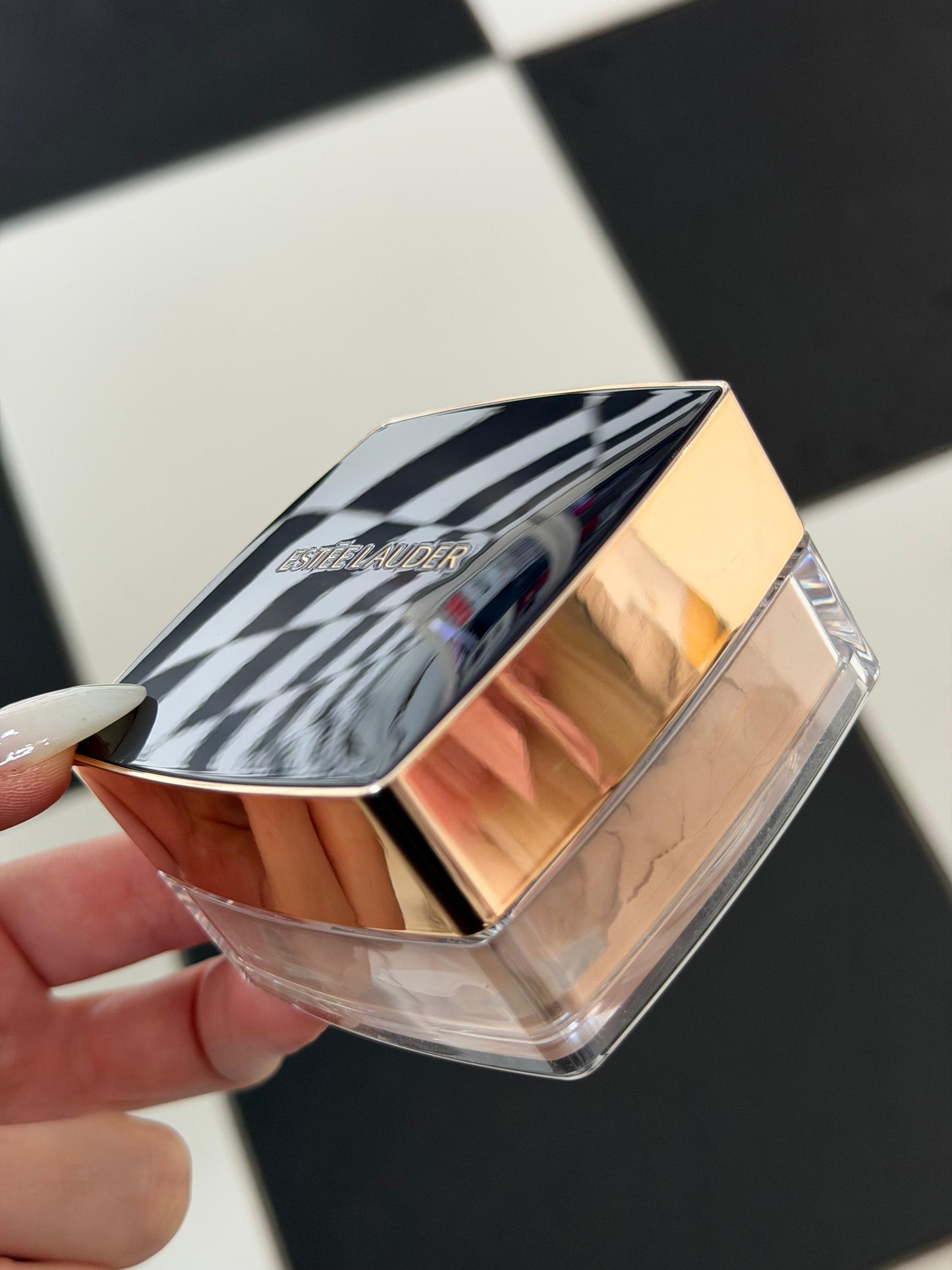 ESTÉE LAUDER Double Wear
Sheer Flattery Loose Powder - Light Medium Matte