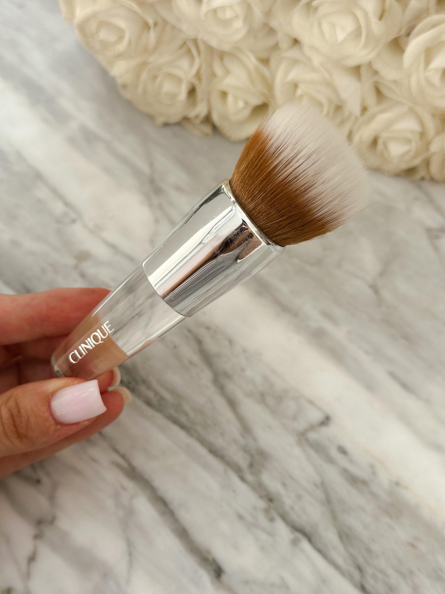 CLINIQUE Foundation Buff Brush