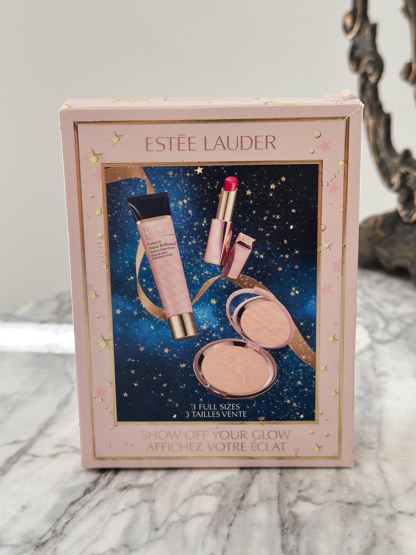 ESTÉE LAUDER Show Off Your Glow -
Holiday Makeup Gift Set