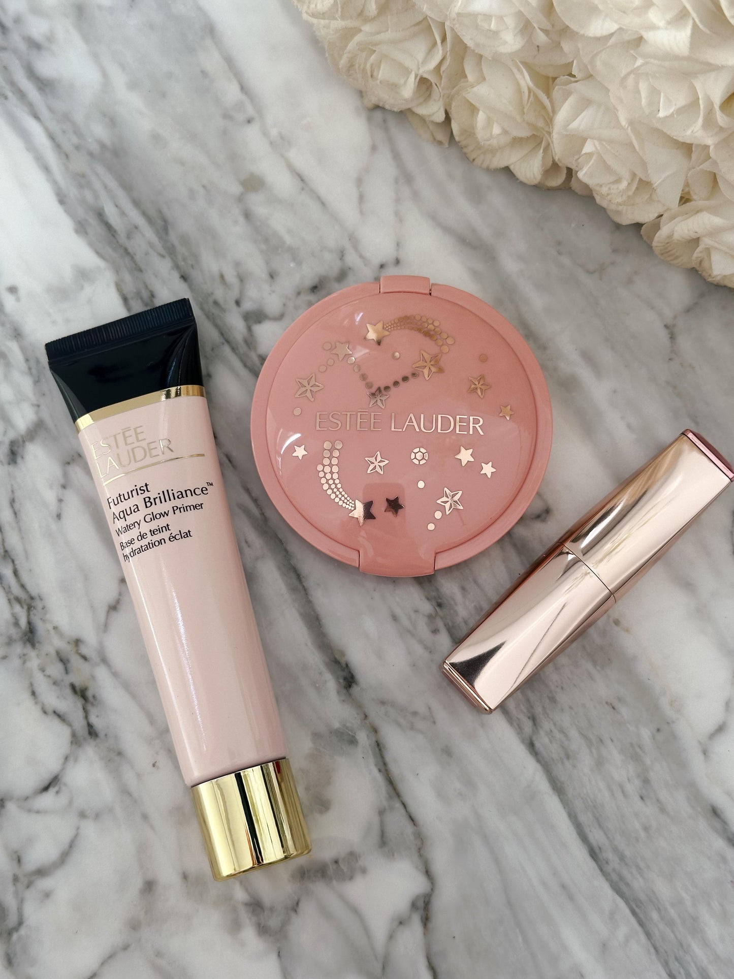 ESTÉE LAUDER Show Off Your Glow -
Holiday Makeup Gift Set