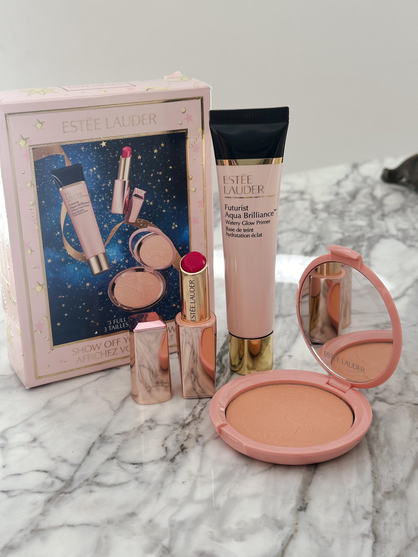 ESTÉE LAUDER Show Off Your Glow -
Holiday Makeup Gift Set