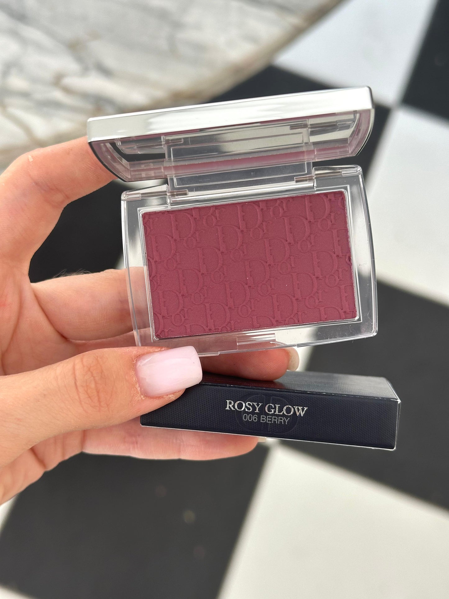 DIOR Rosy Glow 006 Berry
Color-Awakening Blush - Natural Healthy Glow Effect