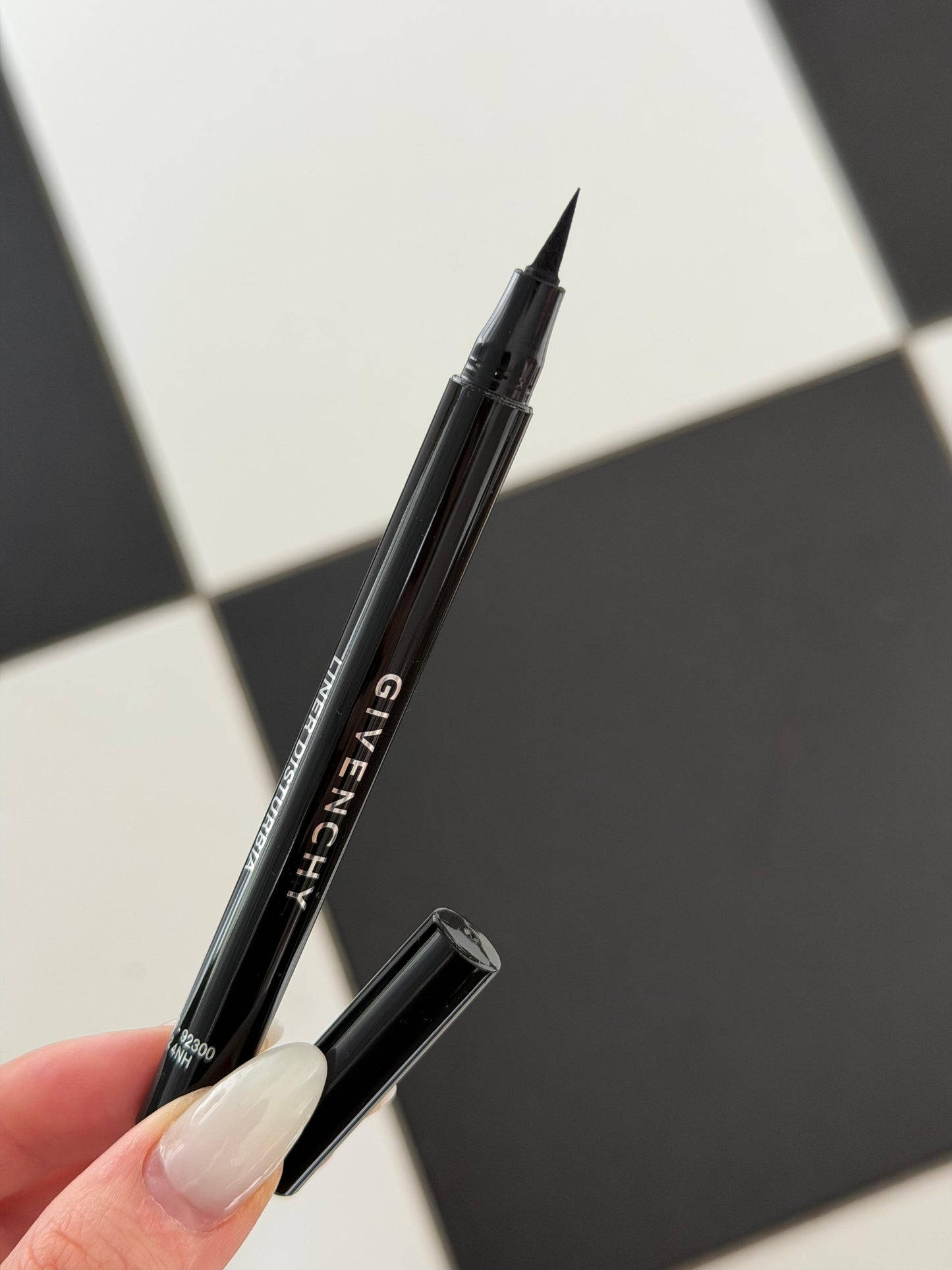 GIVENCHY Liner Disturbia
Precision Felt-Tip Eyeliner - Intense Black