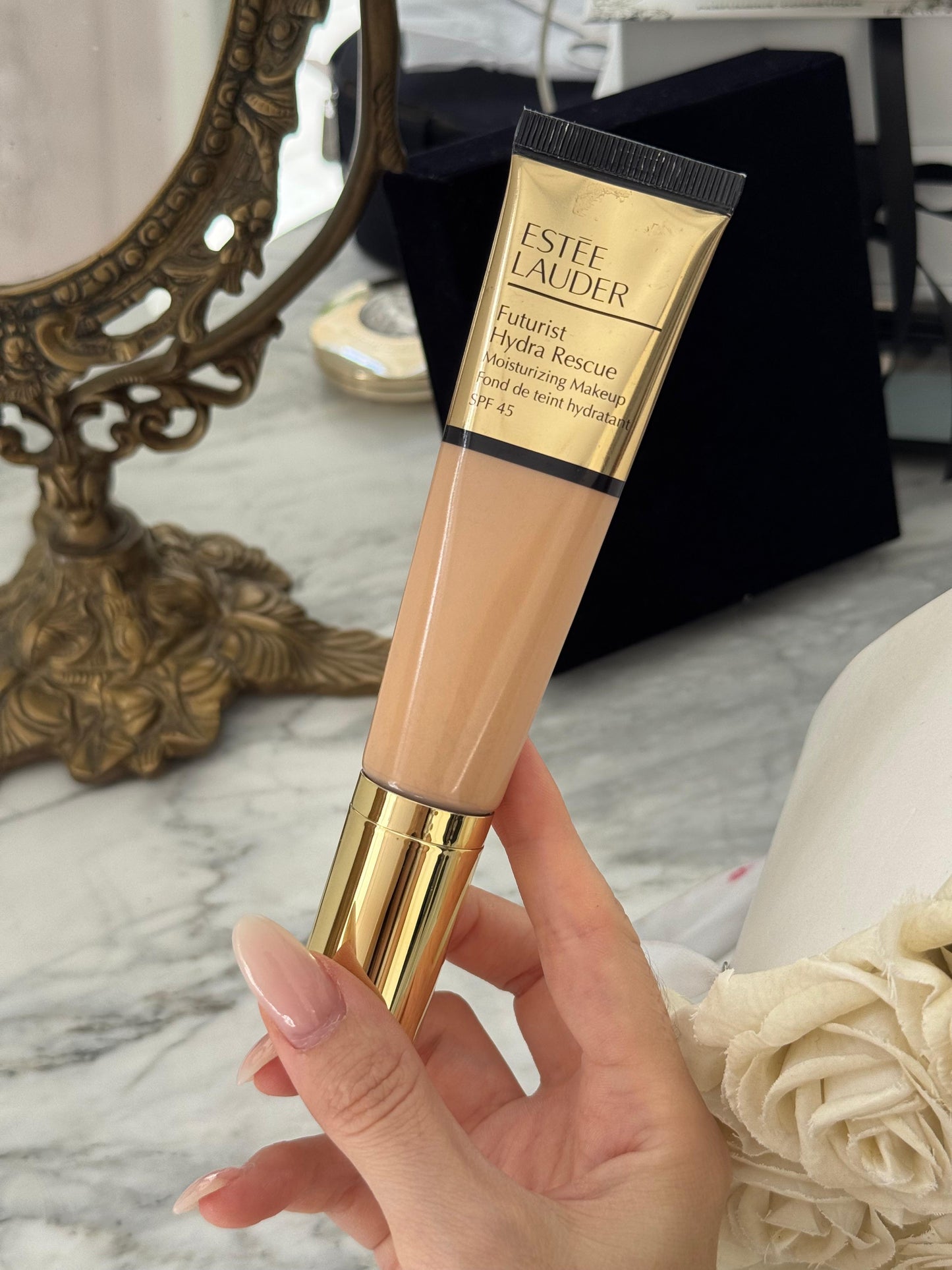 ESTEE LAUDER Futurist Hydra Rescue
Moisturizing Foundation SPF45