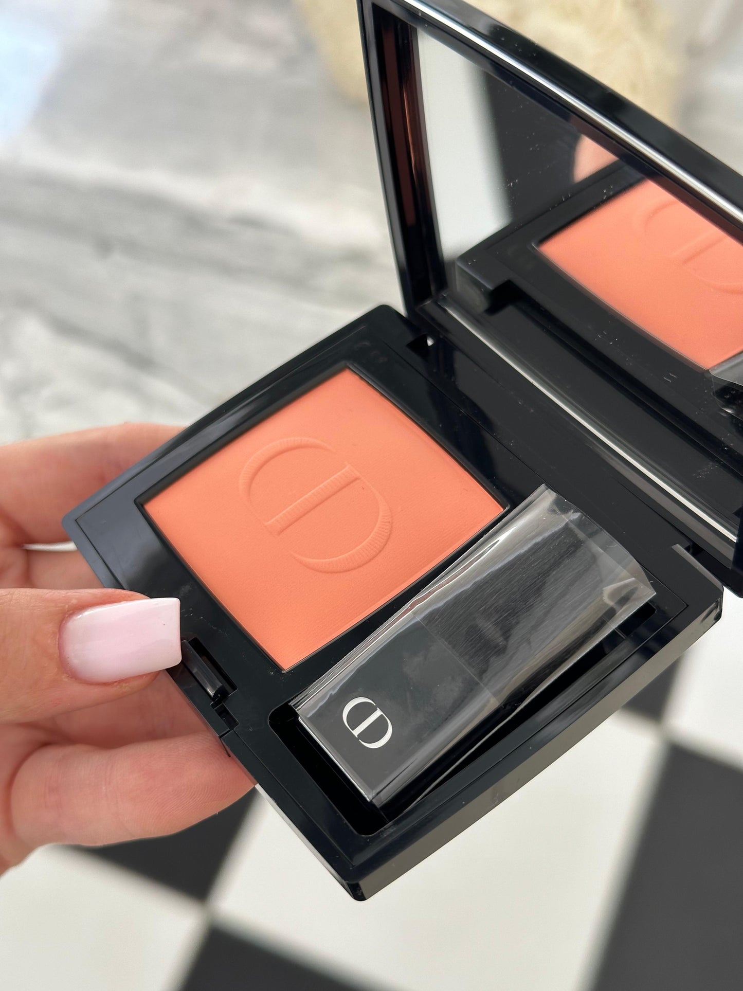 DIOR Rouge Blush Satin
Couture Colour Makeup - Long Wear (136)