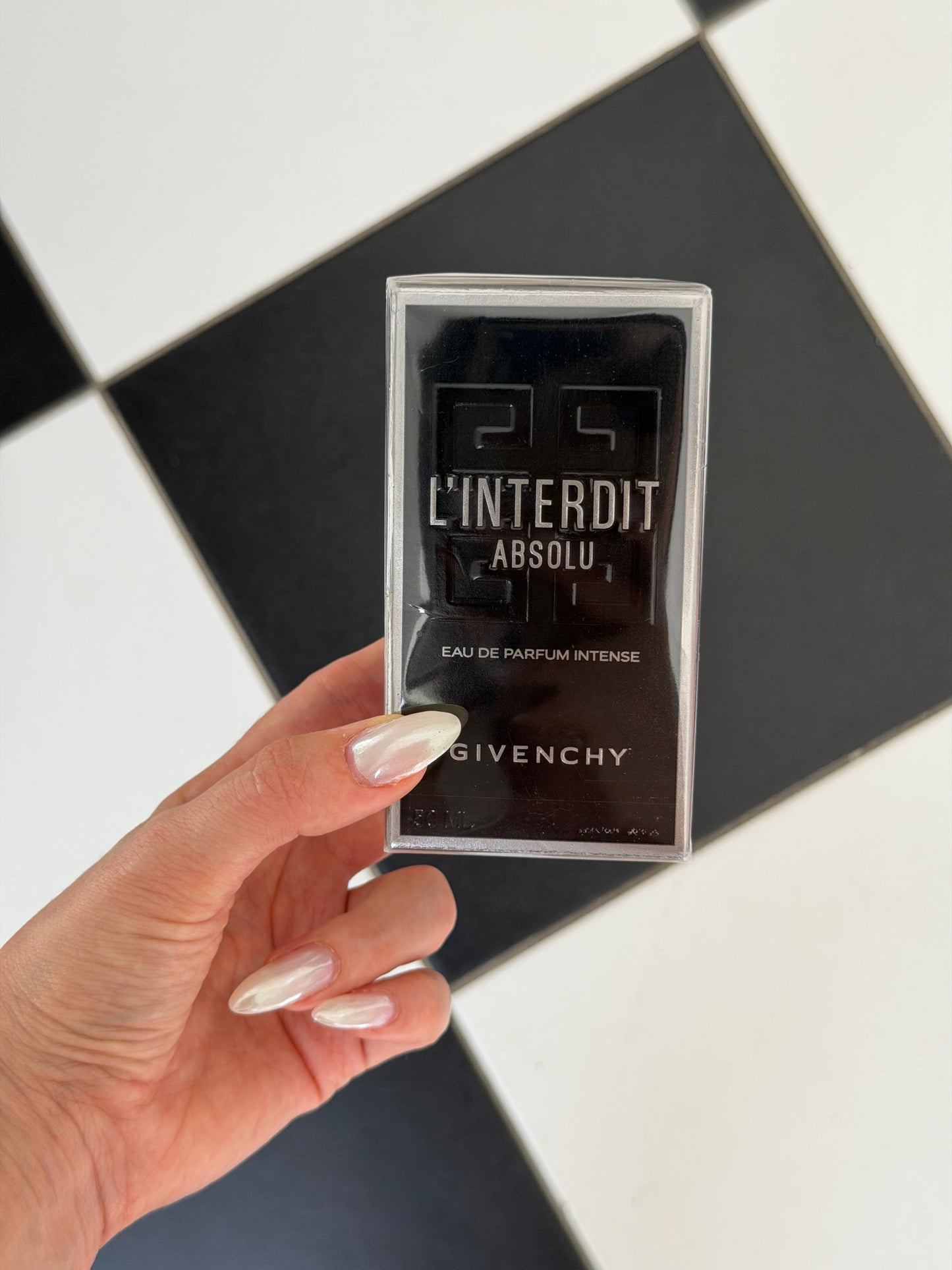 GIVENCHY L’Interdit Absolu Eau De Parfum Intense
Unisex, Floral, Woody, Amber