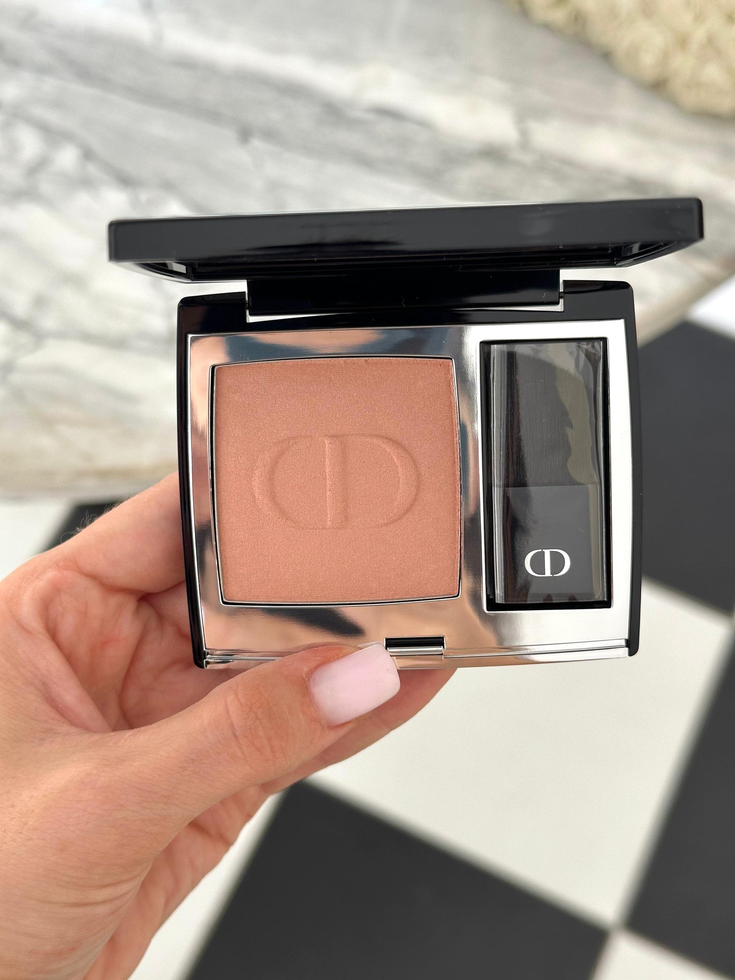 DIOR Rouge Blush Satin
Couture Colour Makeup - Long Wear (449)