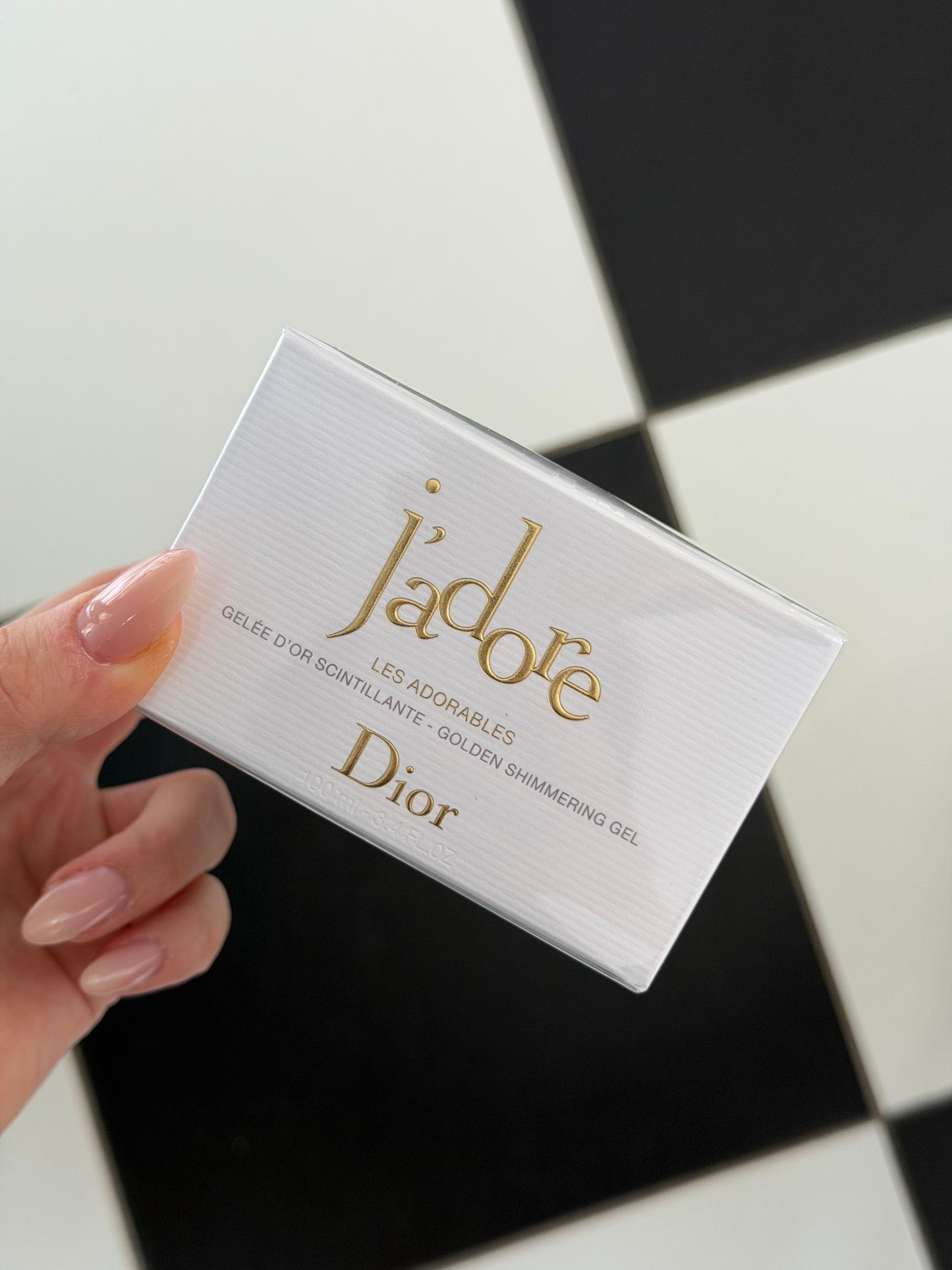 DIOR J’Adore Les Adorables
Scented Shimmering Body Golden Gel