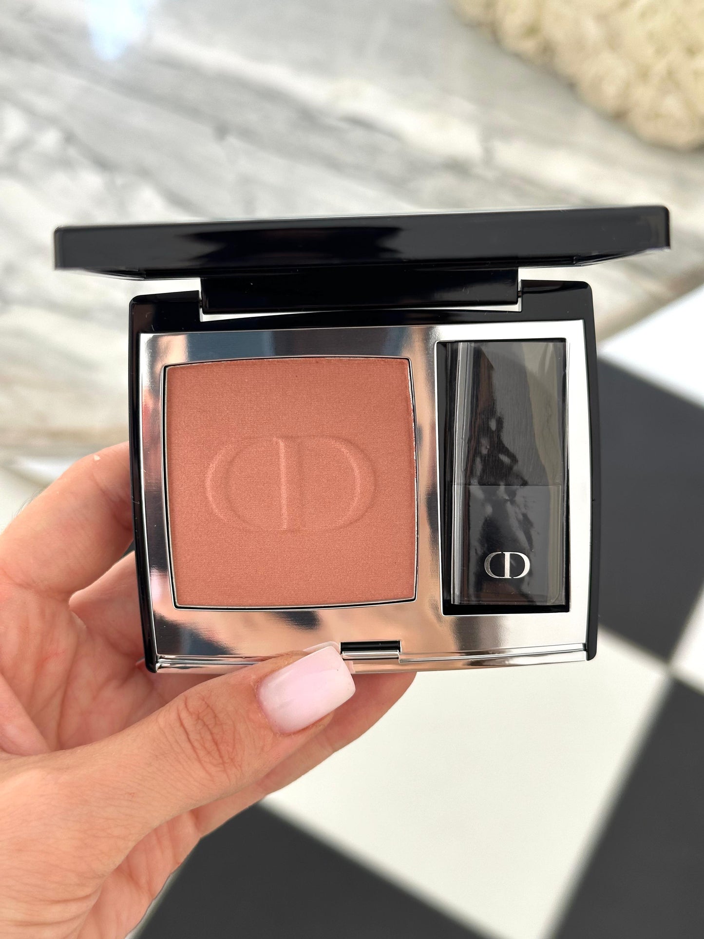 DIOR Rouge Blush Satin
Couture Colour Makeup - Long Wear (959)
