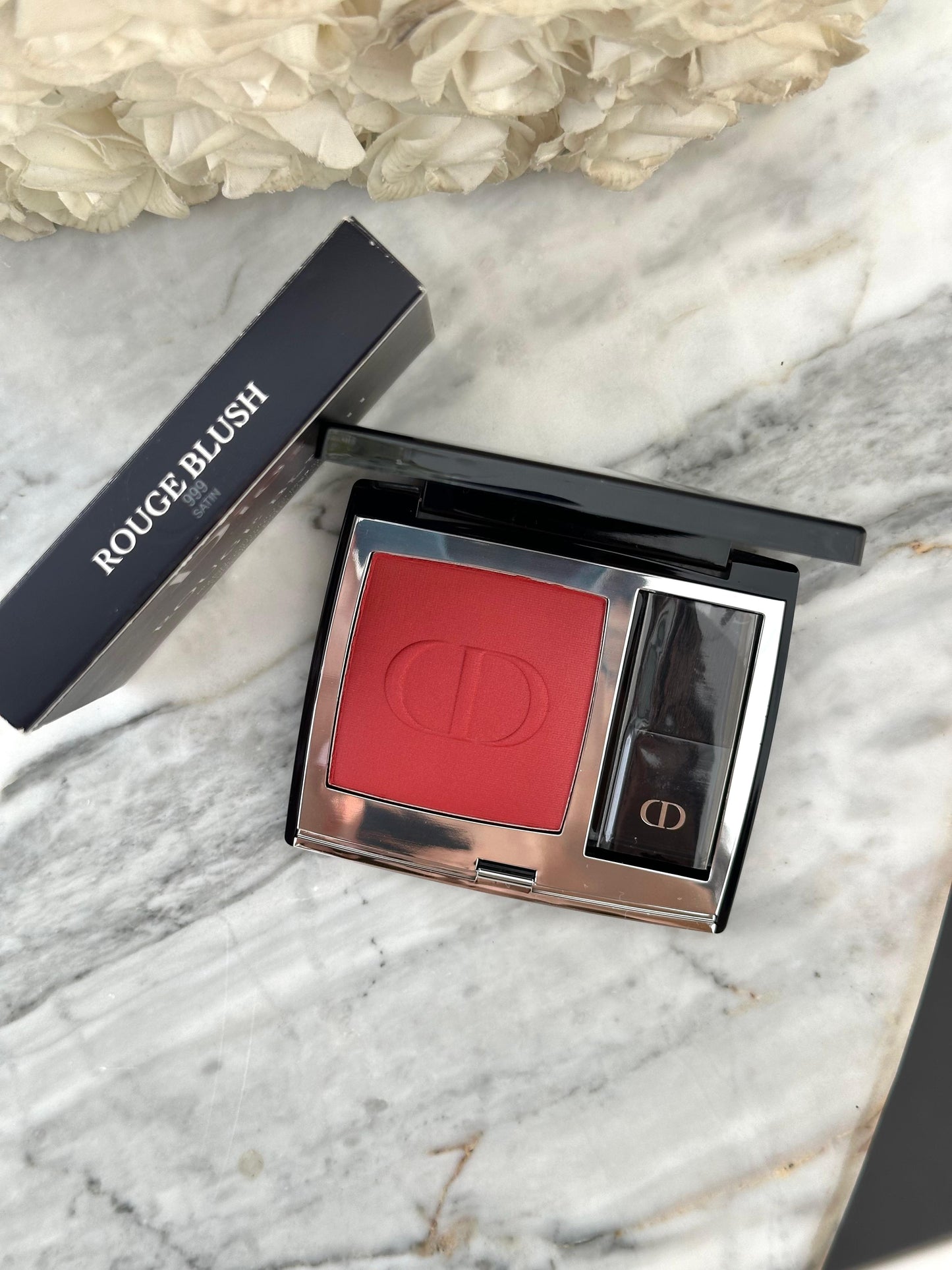 DIOR Rouge Blush Satin
Couture Colour Makeup - Long Wear (999)
