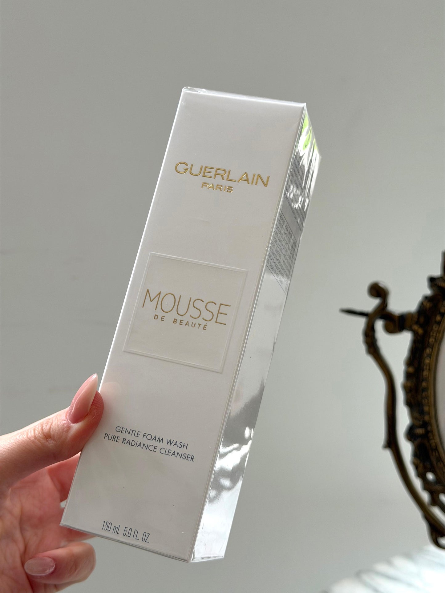 GUERLAIN Mousse De Beauté
Cleansing Foam
Purifies And Illuminates