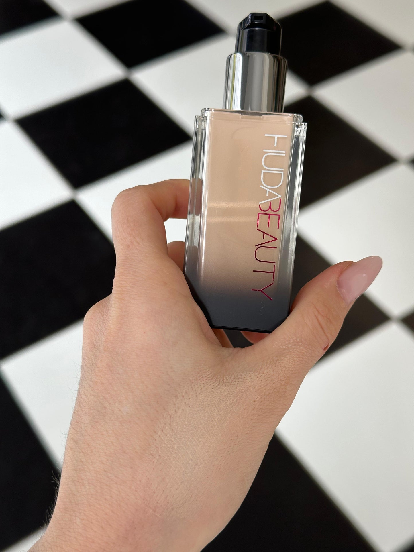 HUDA BEAUTY #FauxFilter Luminous Matte Full Coverege Foundation (110N)