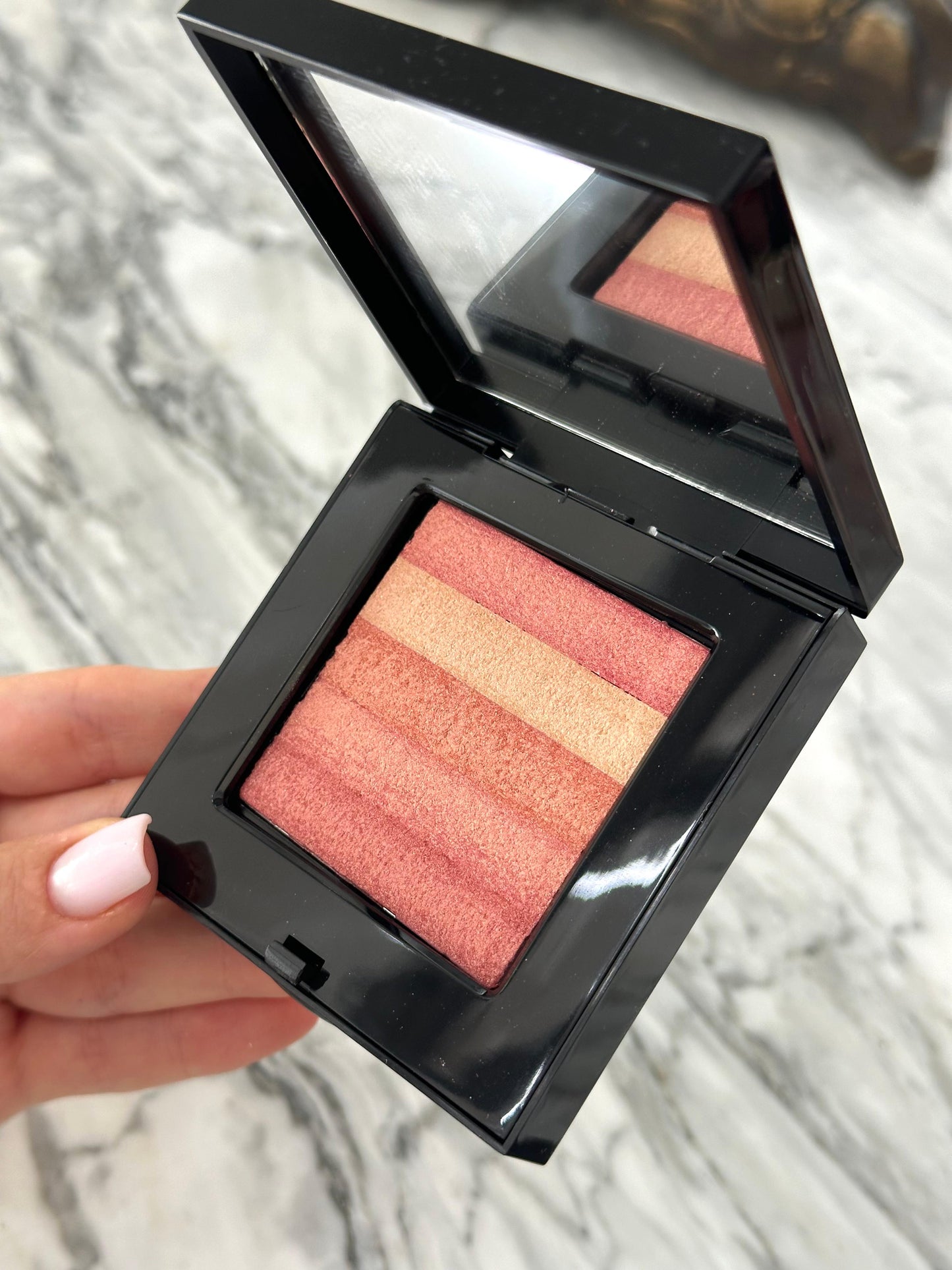 BOBBI BROWN
Shimmer Brick Compact Highlighter