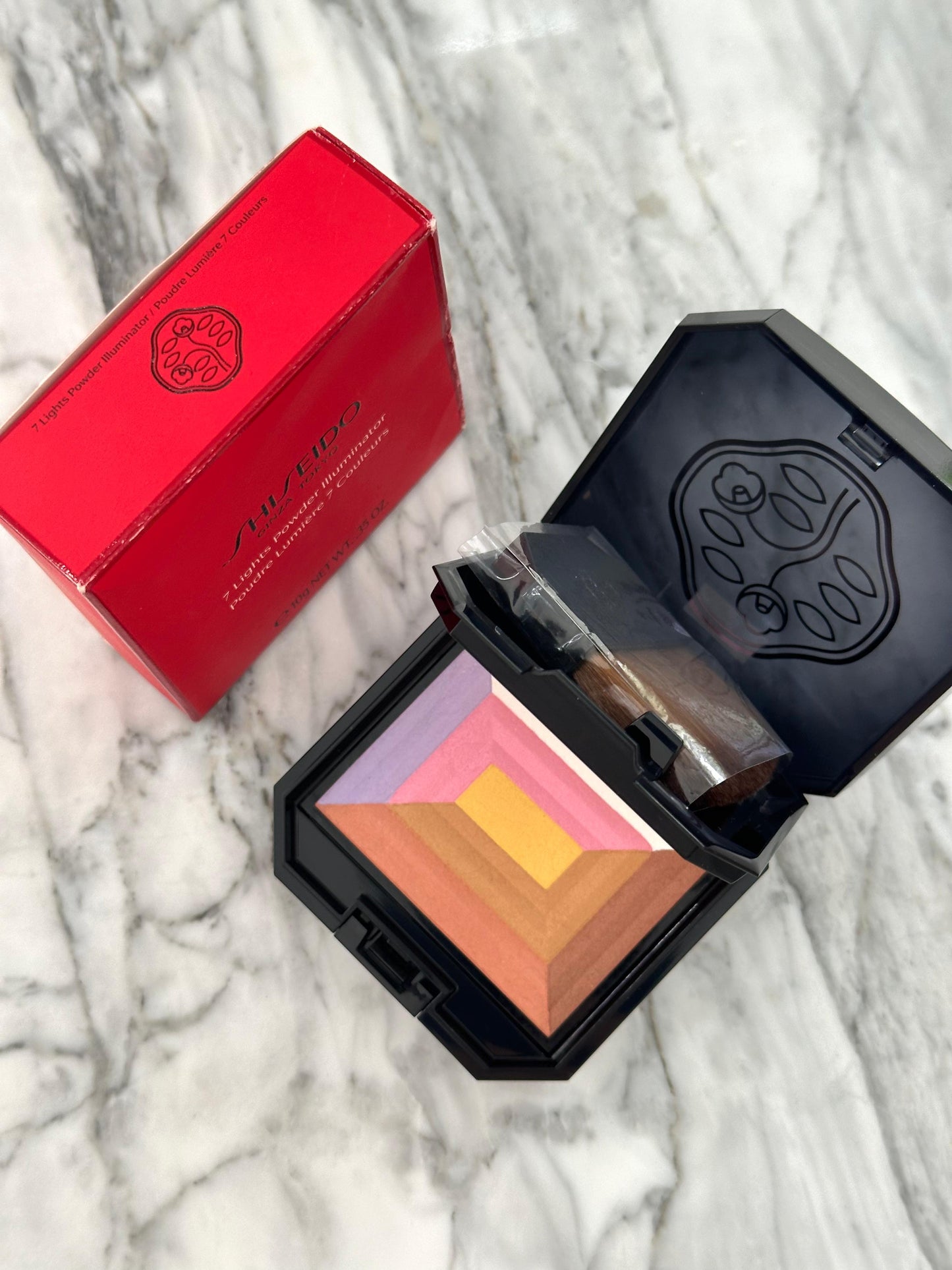 SHISEIDO Highlighter
7 Lights Powder Illuminator