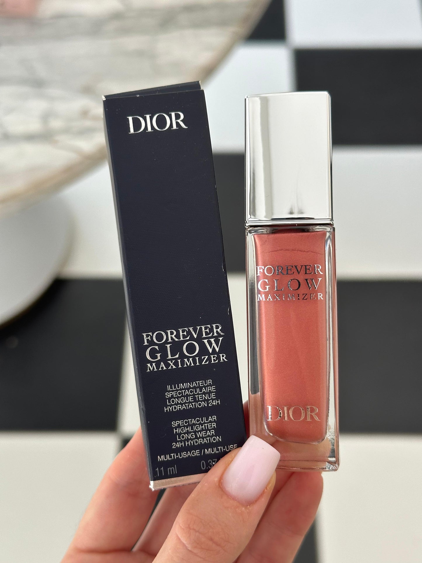 DIOR Forever Glow Maximizer (Rosy)
Liquid Highlighter - Long Wear - Intense Luminous And Multi-Use