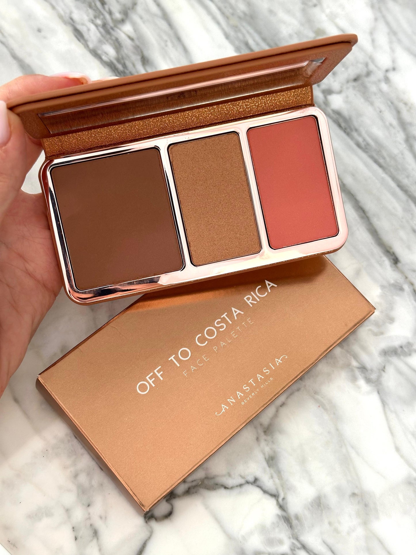 ANASTASIA BEVERLY HILLS Off To Costa Rica
All-in-one Face Palette Featuring Bronzer, Highlighter and Blush