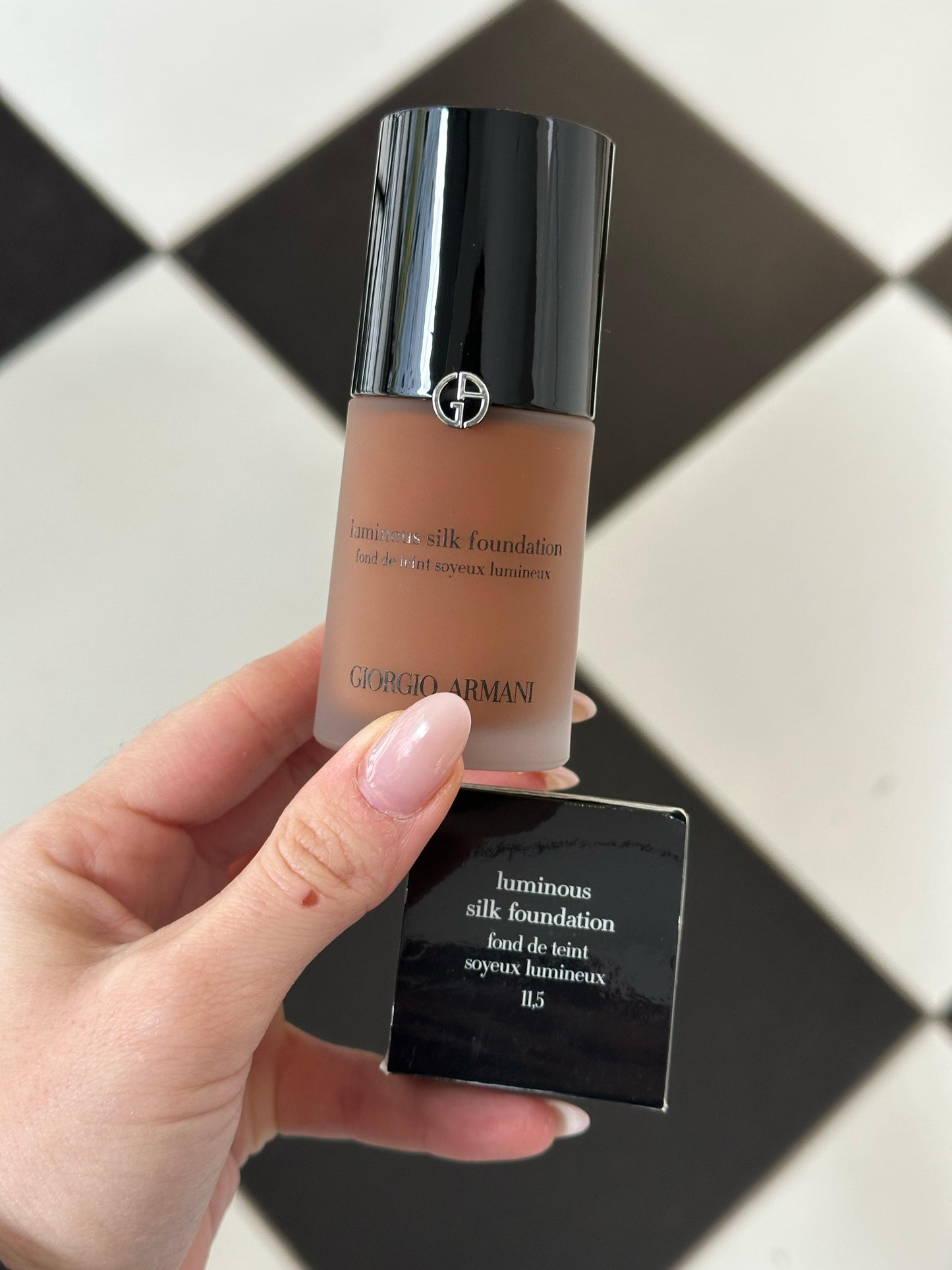 ARMANI Luminous Silk - Perfect Glow Flawless Foundation