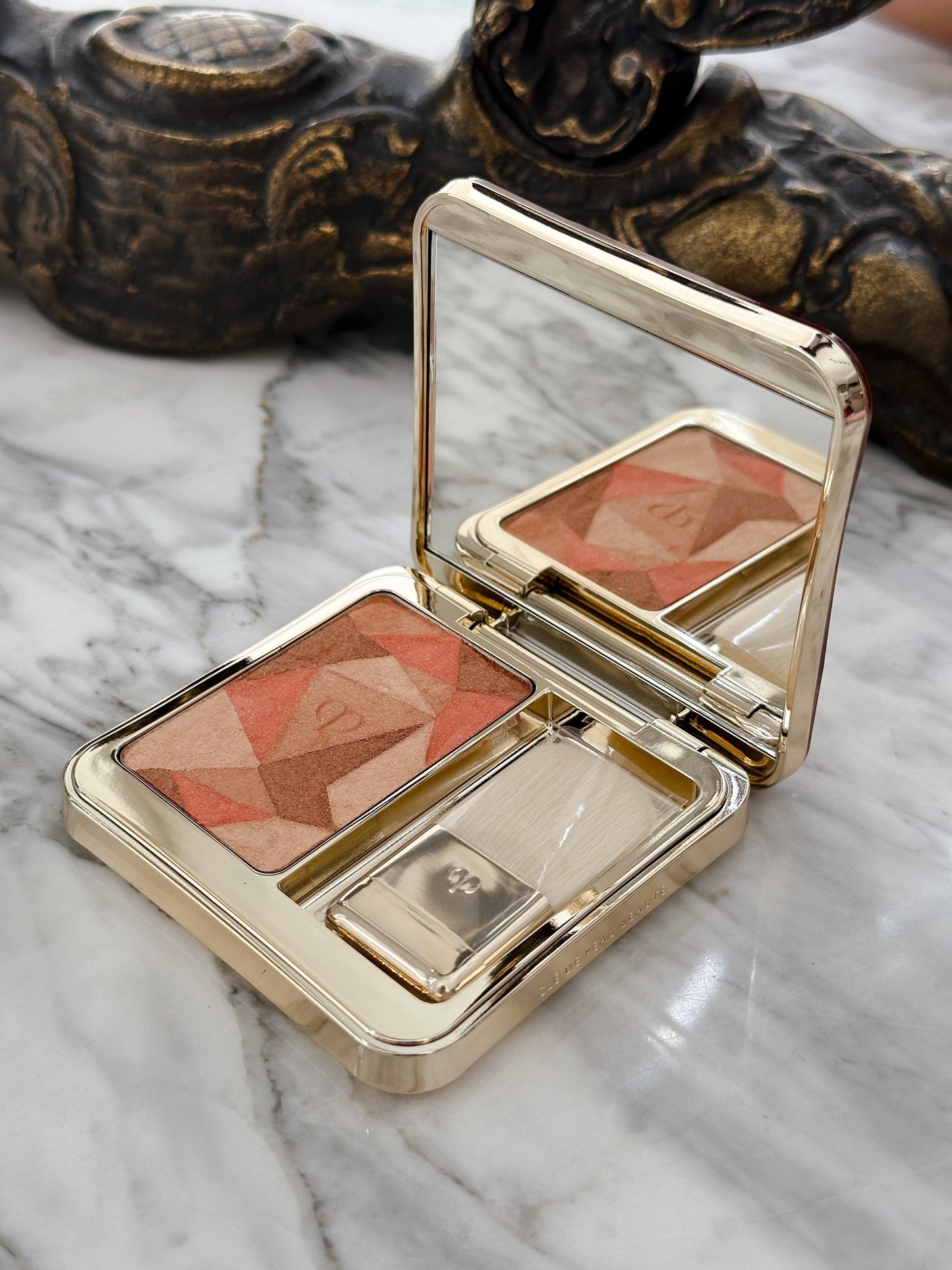 CLÉ DE PEAU BEAUTÉ Highlighter - The Luminizing Face Enhancer