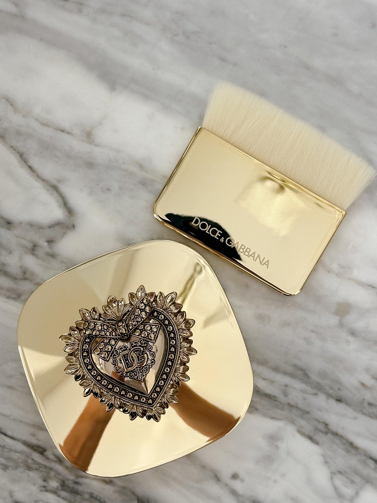 DOLCE & GABBANA
Devotion Illuminating Face Powder