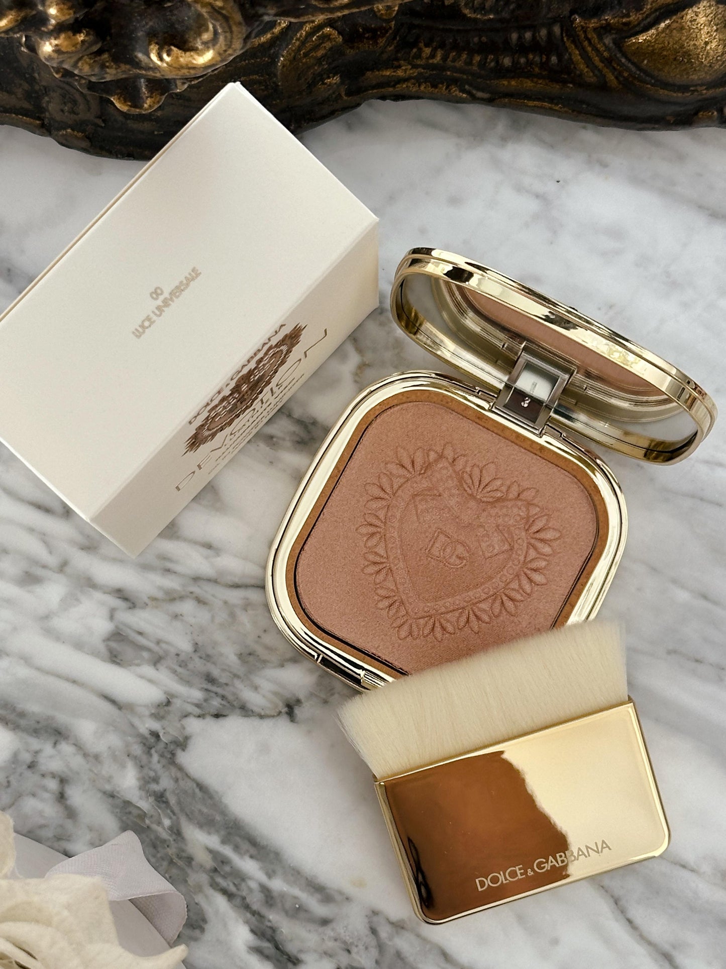 DOLCE & GABBANA
Devotion Illuminating Face Powder