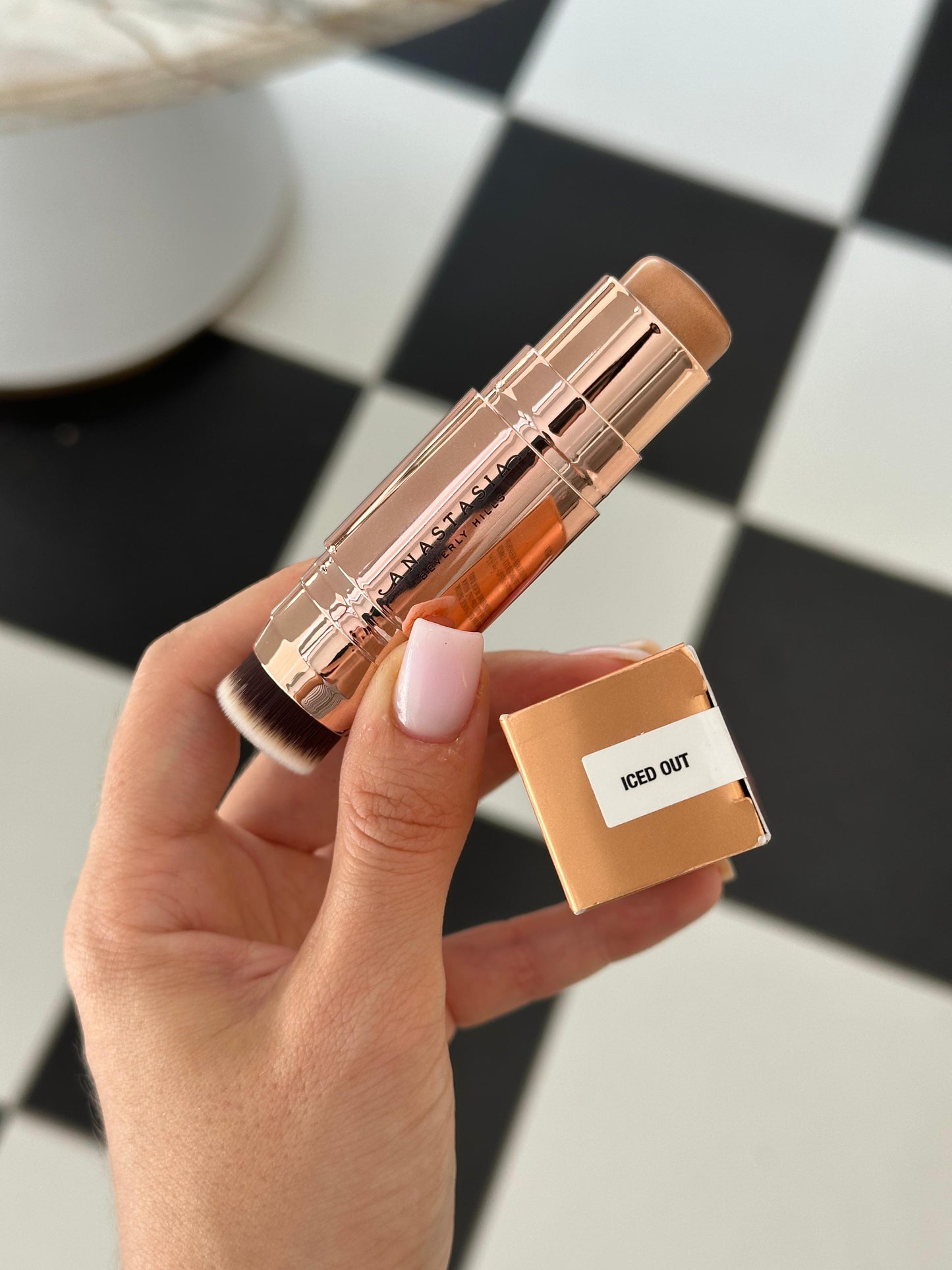 ANASTASIA BEVERLY HILLS Stick Highlighter - Iced Out
Weightless Cream For Instant Luminosity