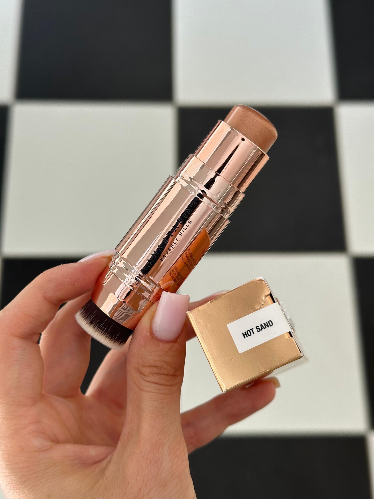 ANASTASIA BEVERLY HILLS Stick Highlighter - Hot Sand
Weightless Cream For Instant Luminosity