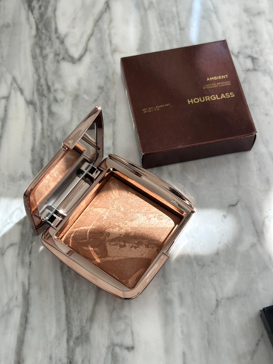 HOURGLASS Ambient™ Lighting Bronzer - Nude