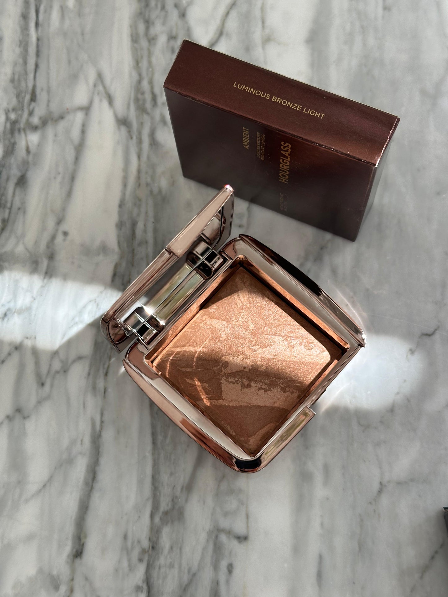 HOURGLASS Ambient™ Lighting Bronzer - Luminous Bronze Light
