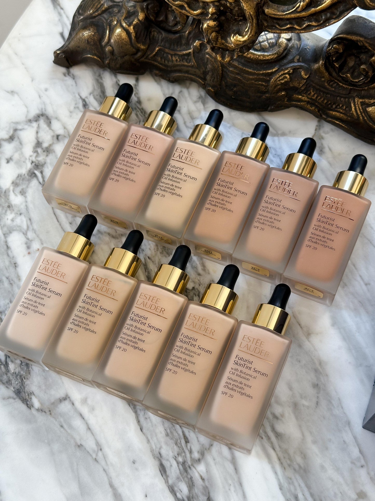 ESTÉE LAUDER Futurist SkinTint Serum Foundation
With Botanical Oil Infusion SPF20