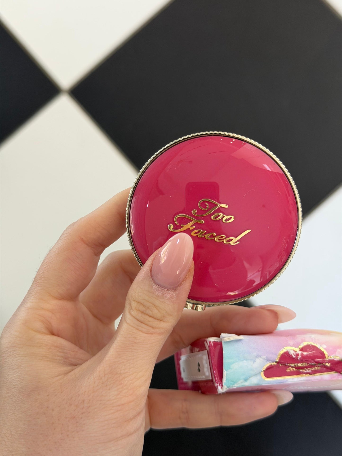TOO FACED Cloud Crush Blush - Watermelon Rain
Velvety Second-Skin Powder Formula