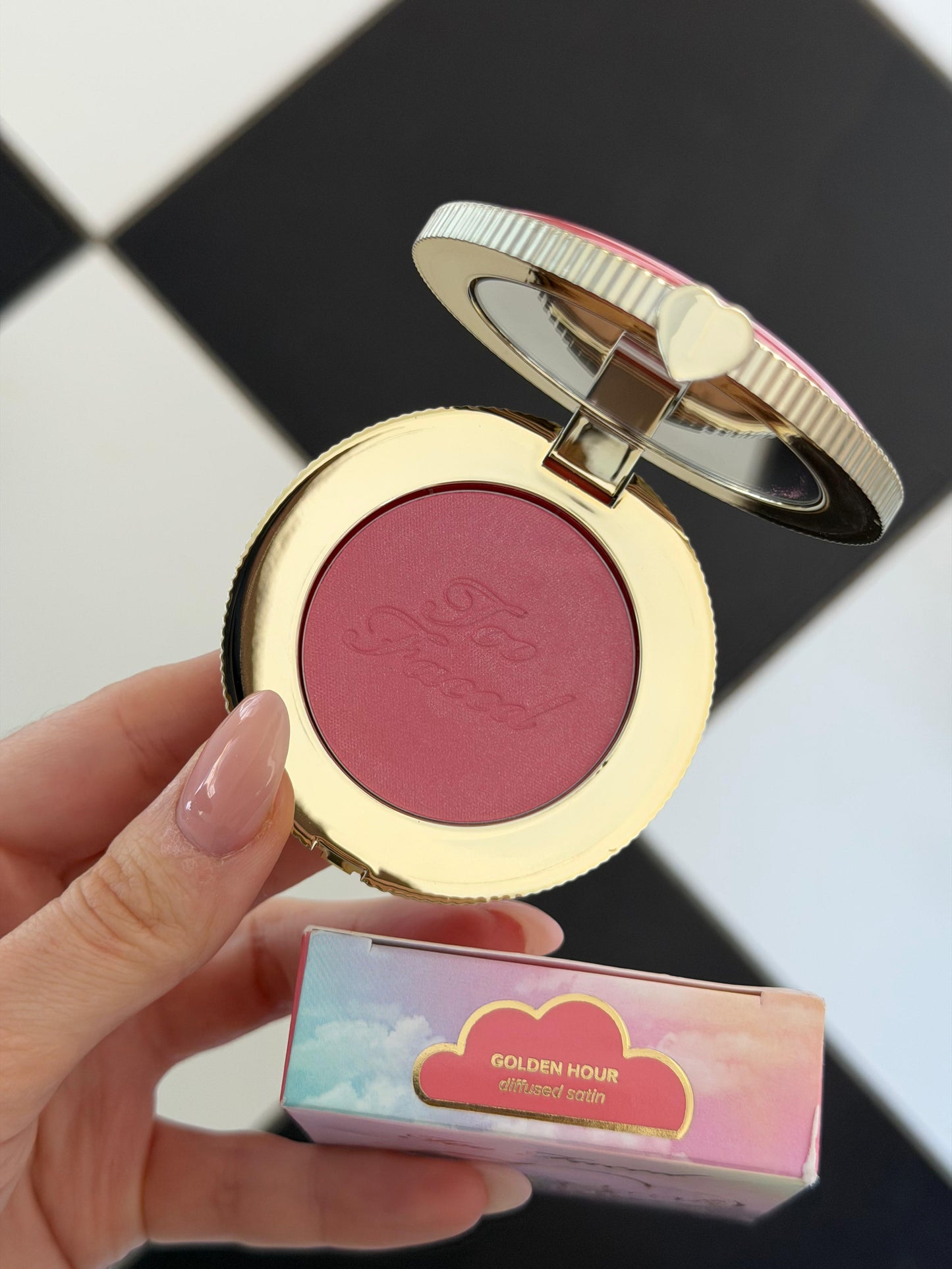 TOO FACED Cloud Crush Blush - Golden Hour
Velvety Second-Skin Powder Formula