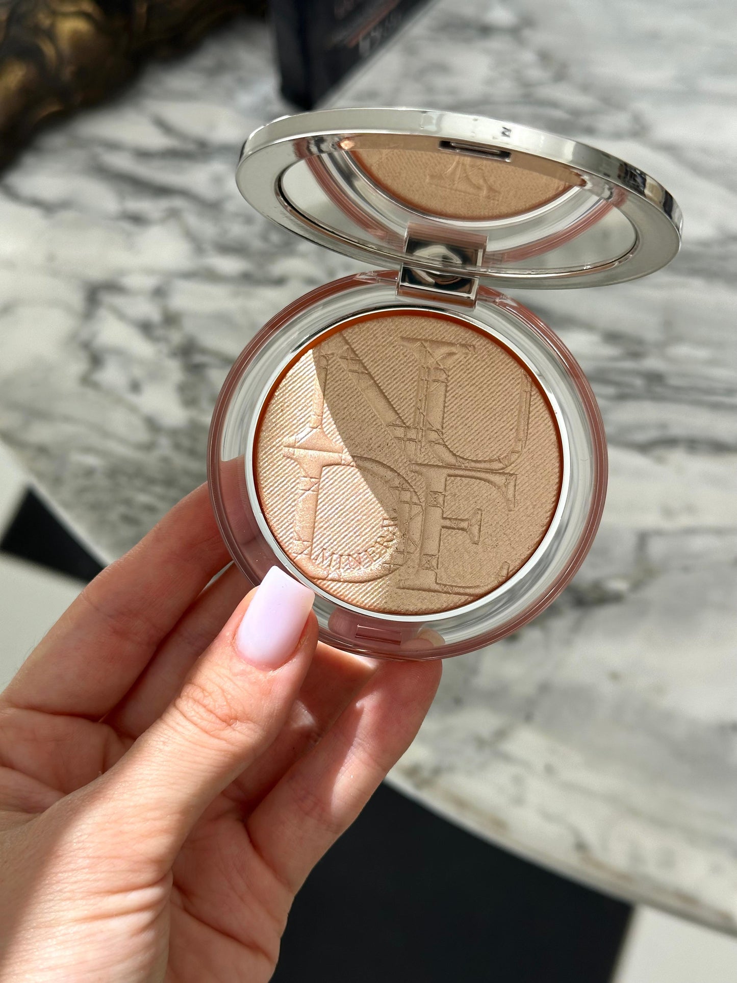 DIOR Diorskin Nude Luminizer
Highlighting Powder - Shimmering Pigments 03