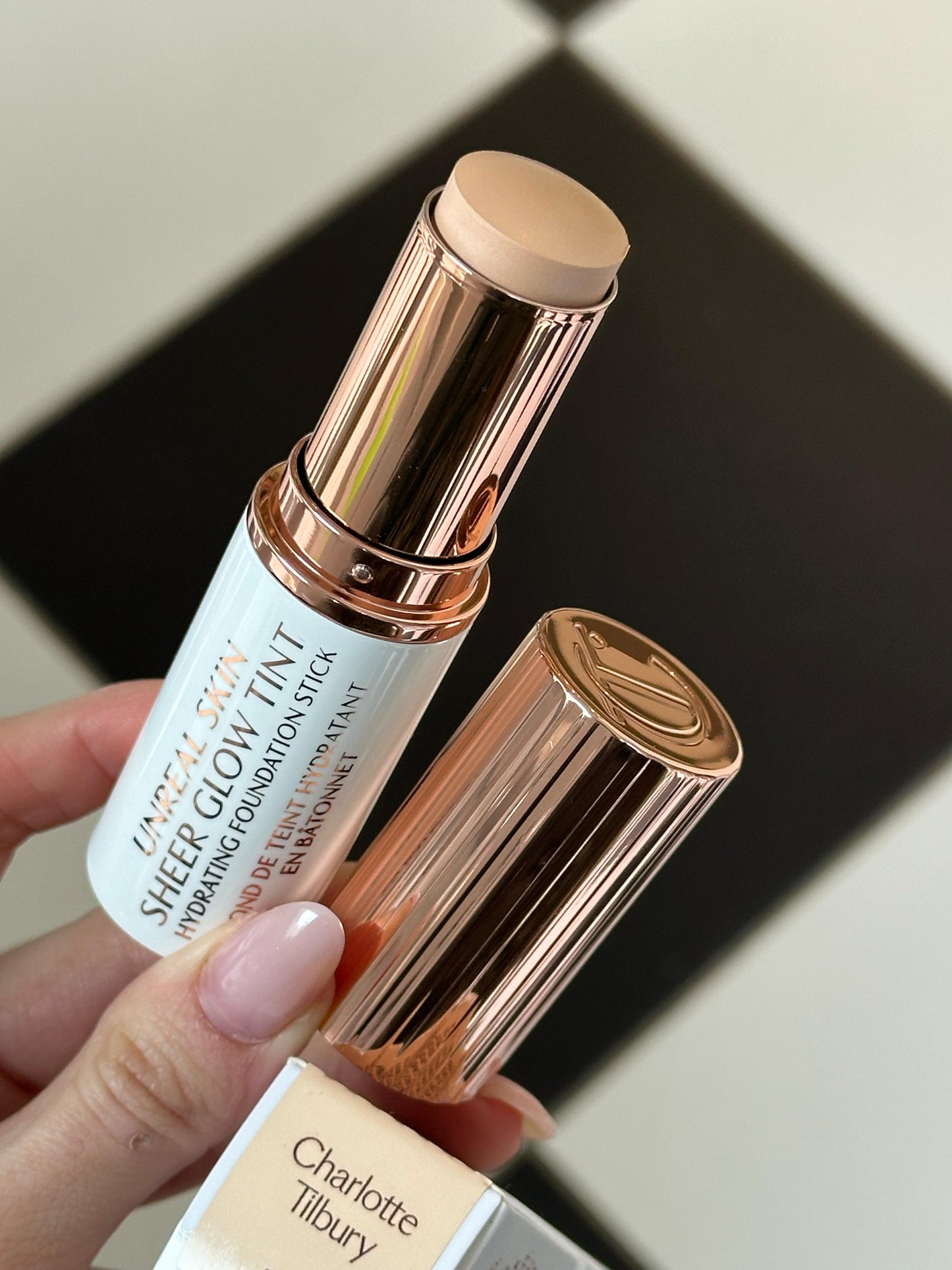 CHARLOTTE TILBURY Unreal Skin Sheer Glow Tint (1.5)
Hydrating Foundation Stick