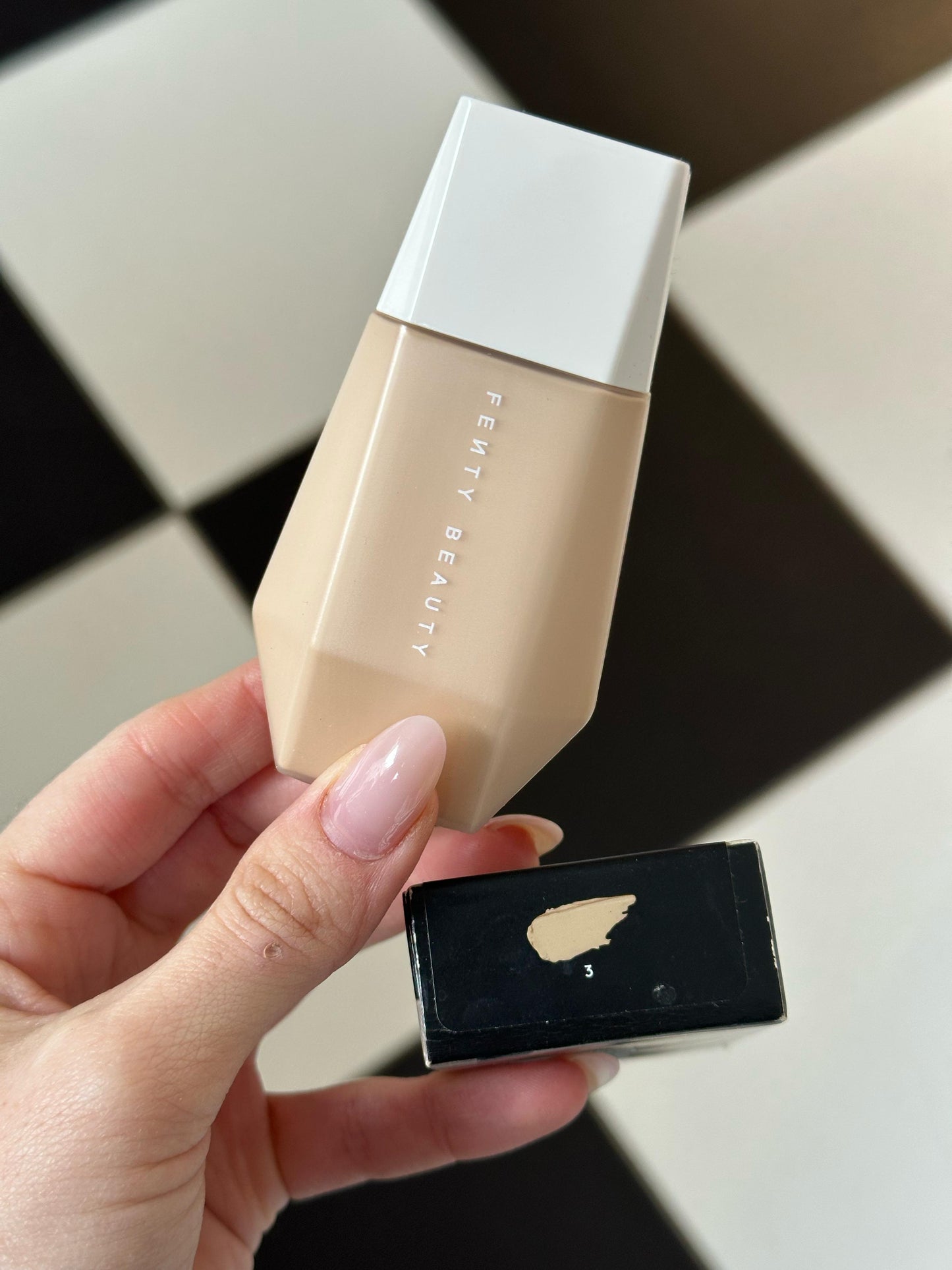 FENTY BEAUTY Eaze Drop
Blurring Skin Tint (3)