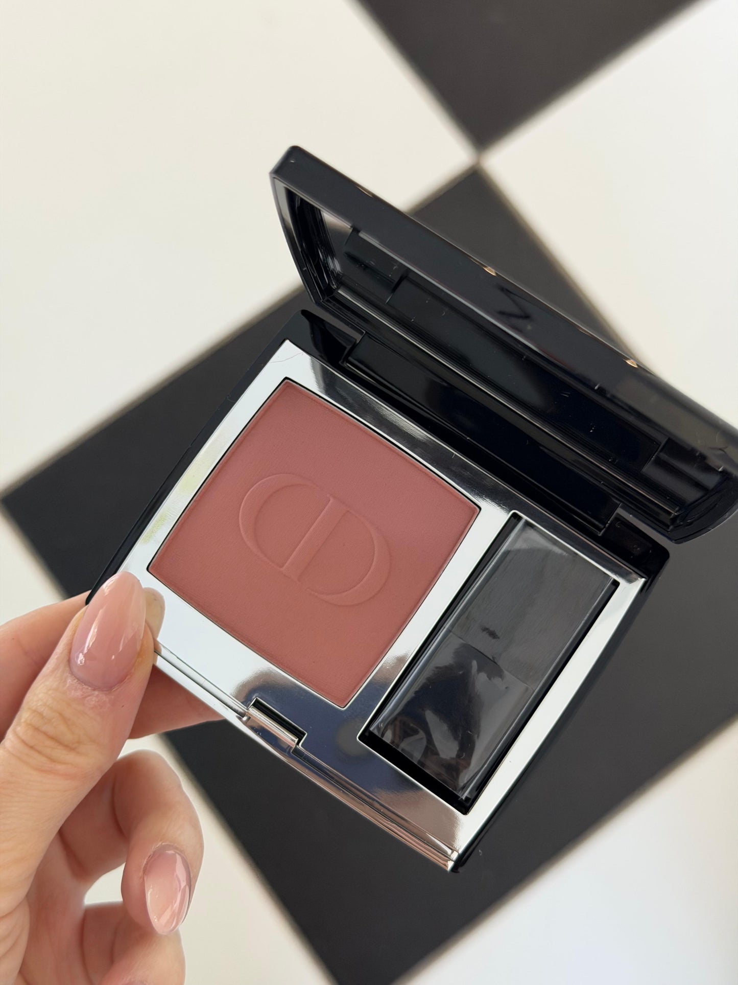 DIOR Rouge Blush Matte
Longwear Couture (100)